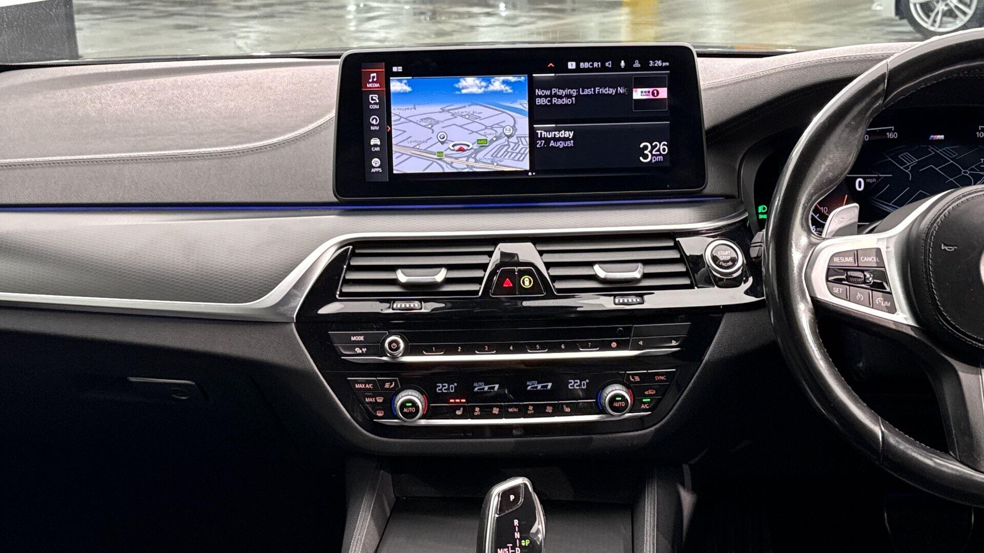 BMW 5 Series view 8