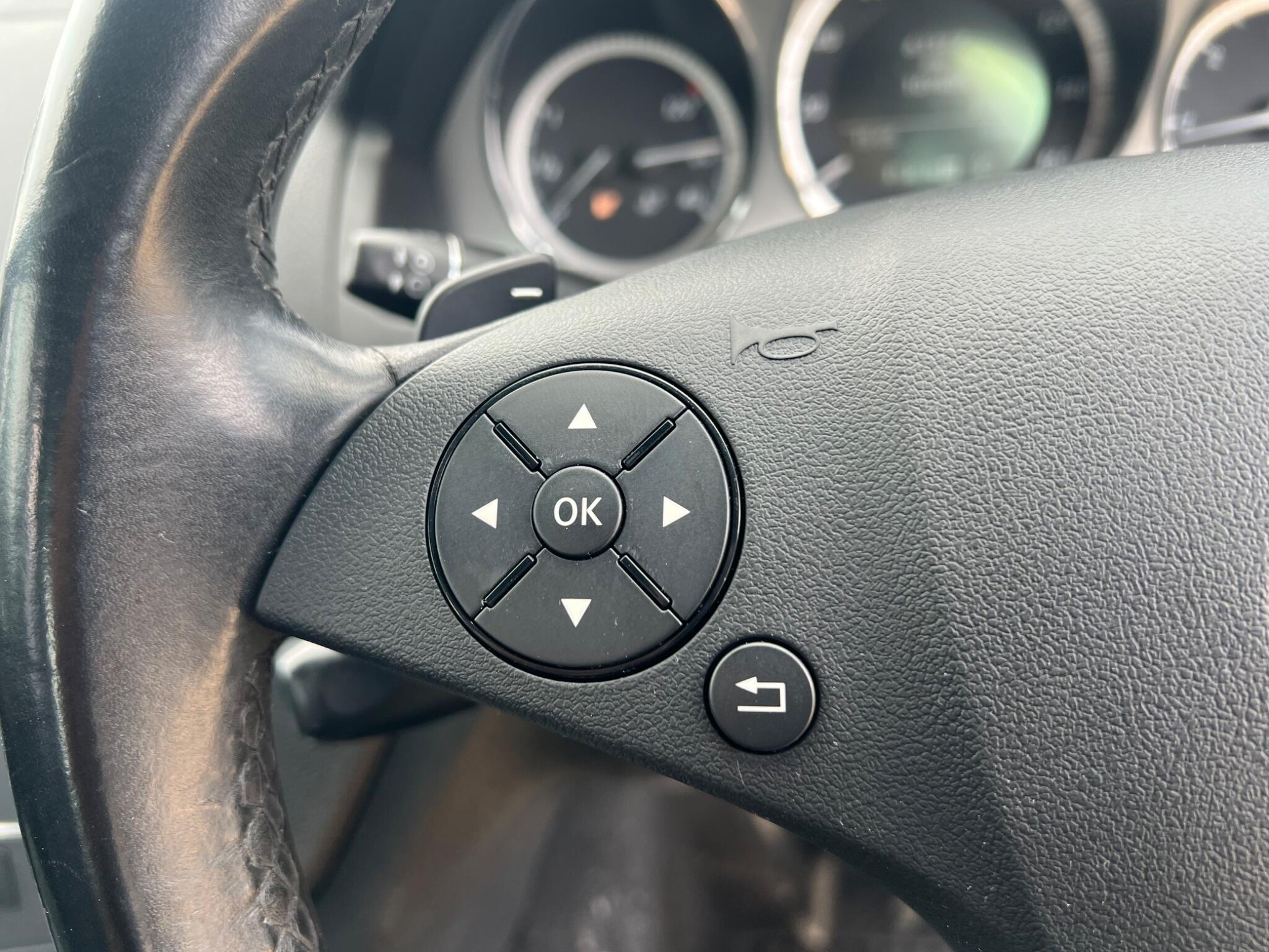 Mercedes-Benz C-Class view 35