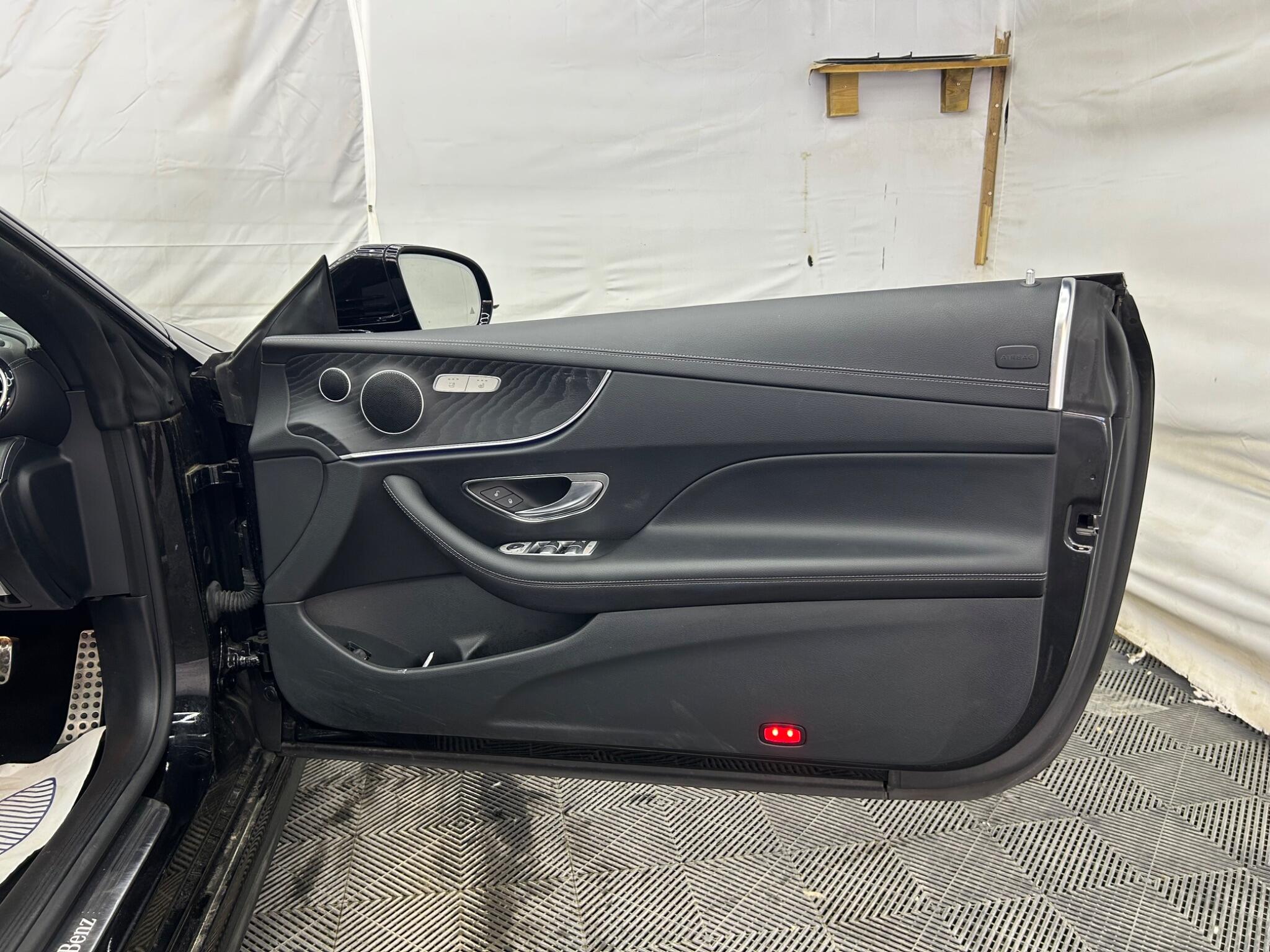 Mercedes-Benz E Class view 35