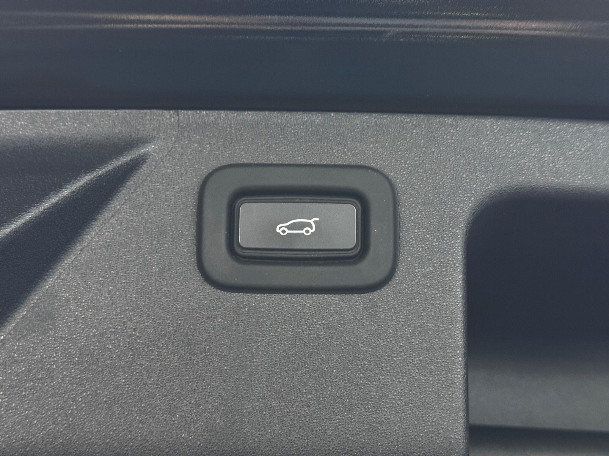 Land Rover Discovery Sport view 40