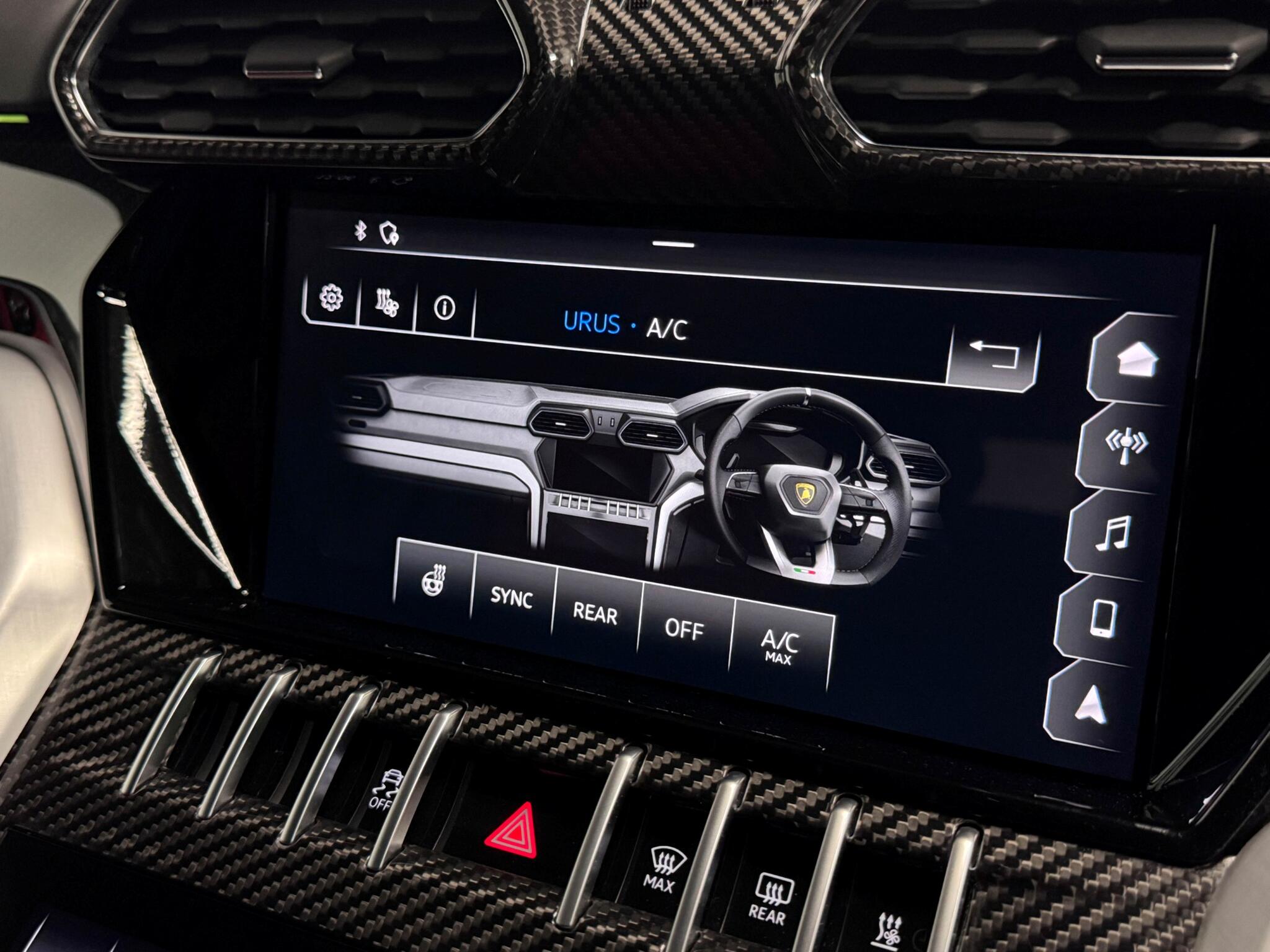 Lamborghini Urus view 76