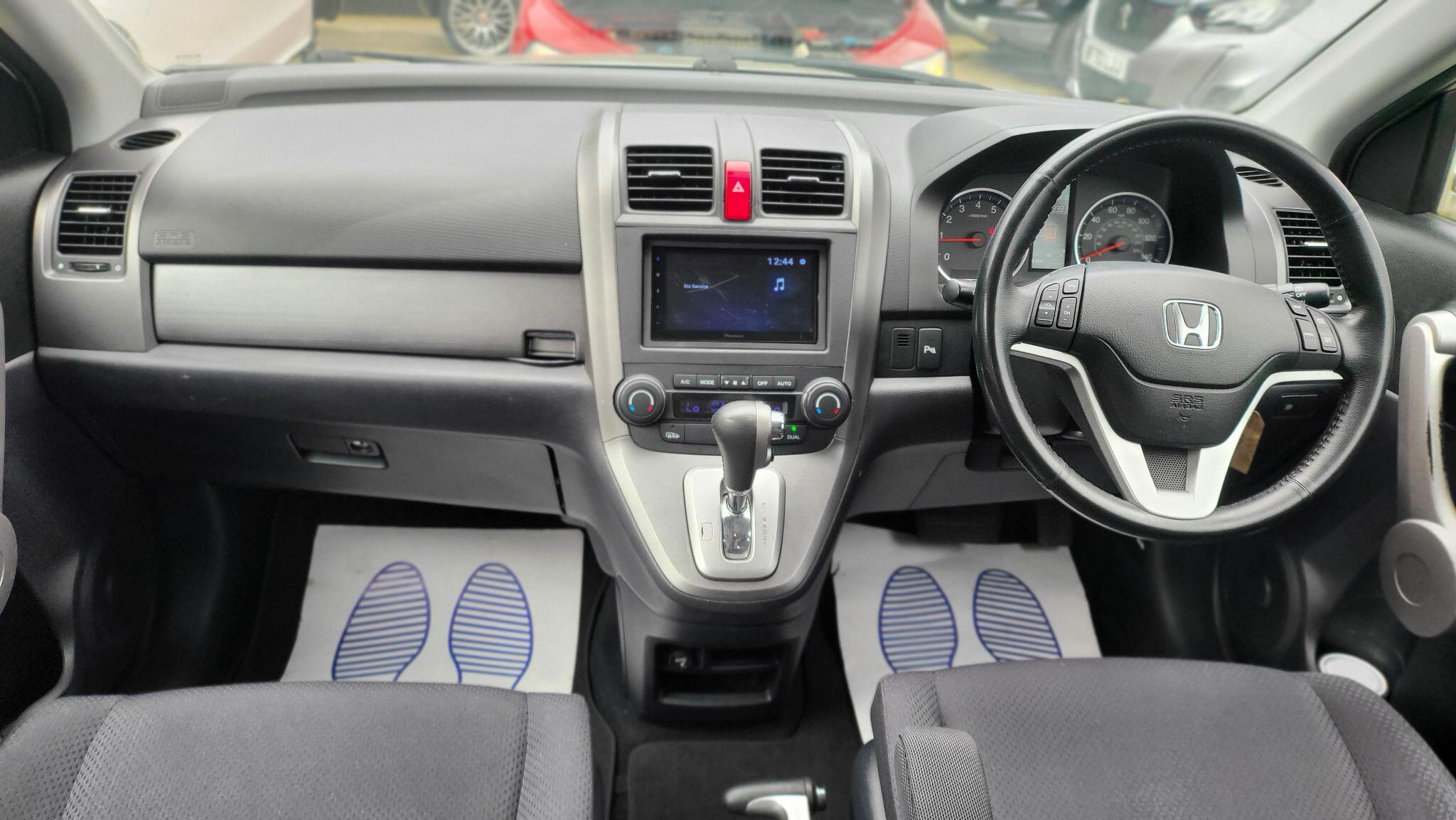 Honda CR-V view 3