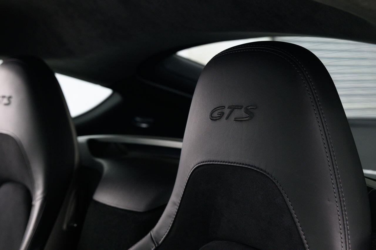 Porsche Cayman view 32