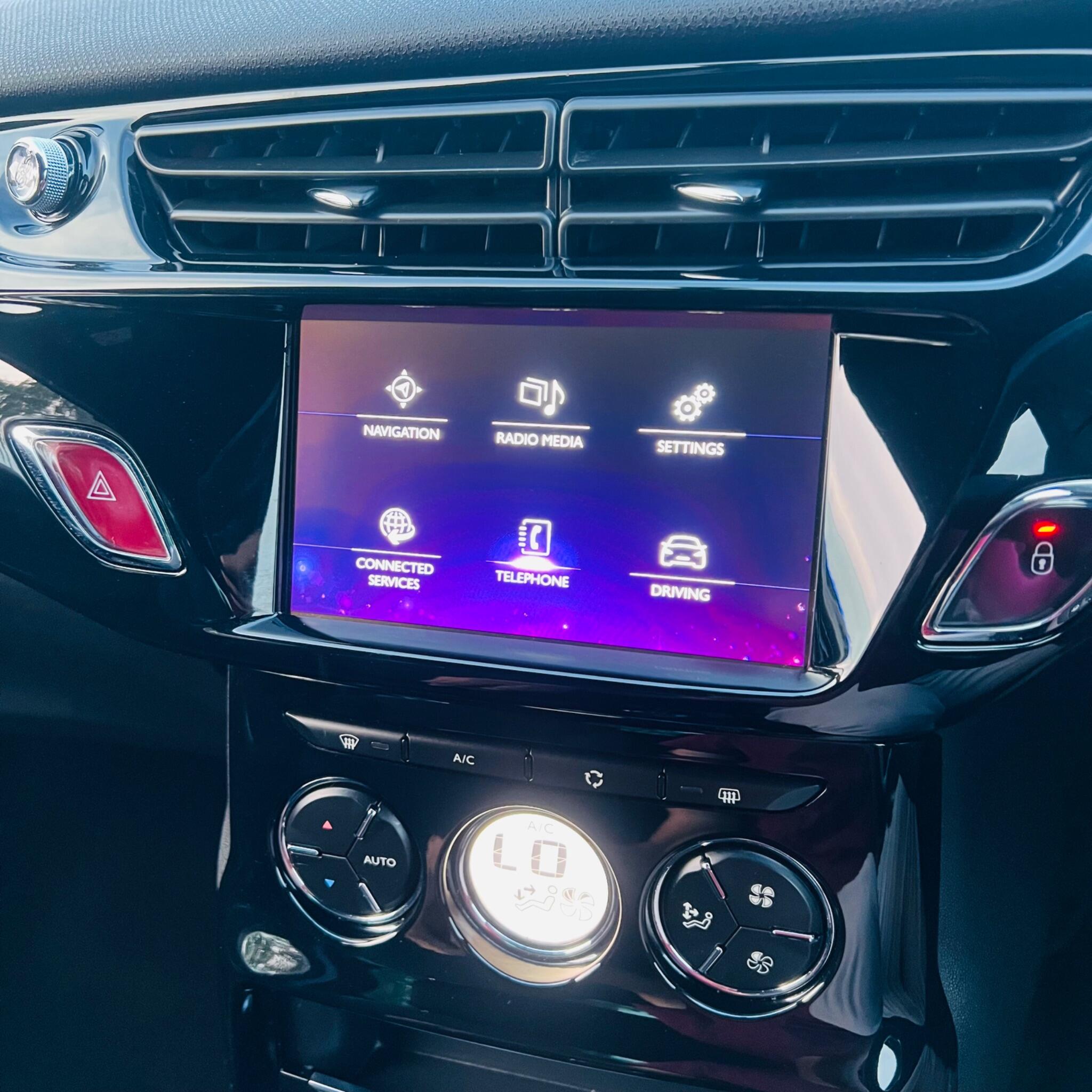 DS Automobiles DS 3 view 12