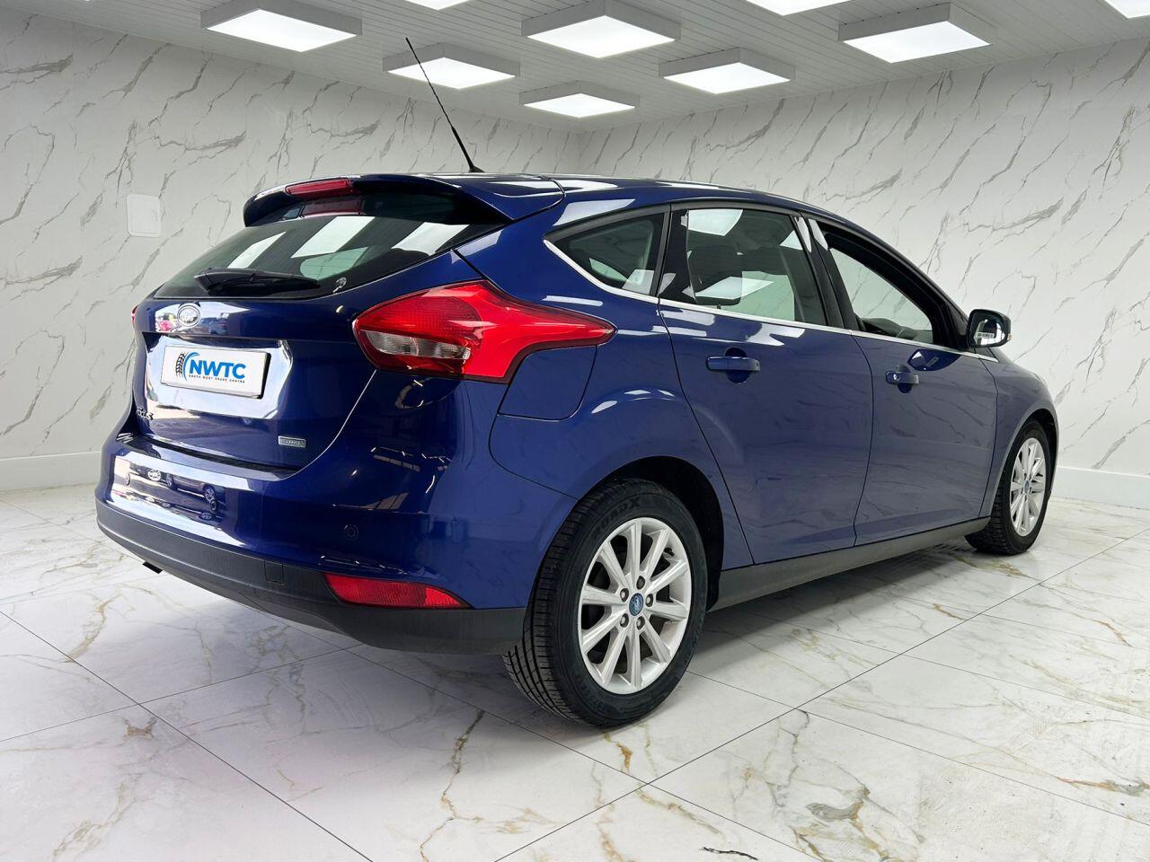 Ford Focus view 11