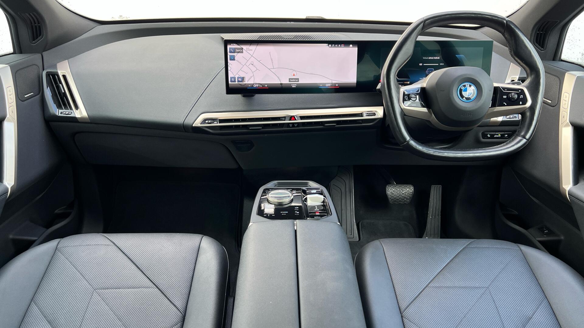BMW Ix view 4