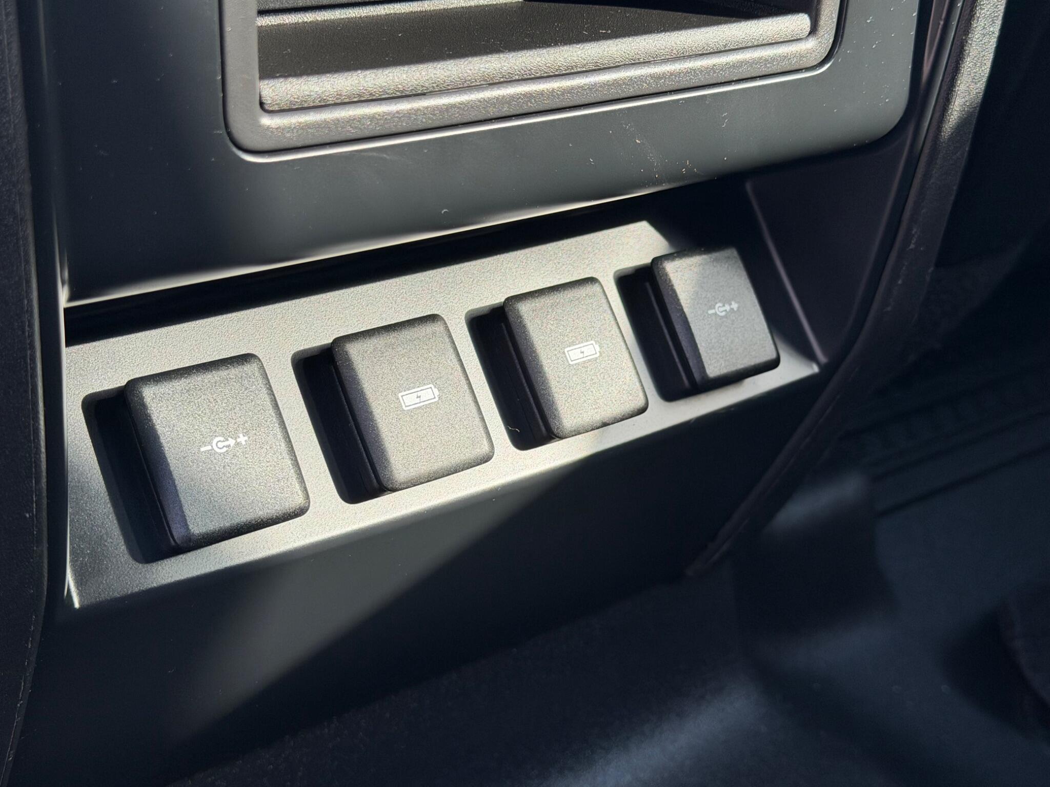 Land Rover Defender view 26