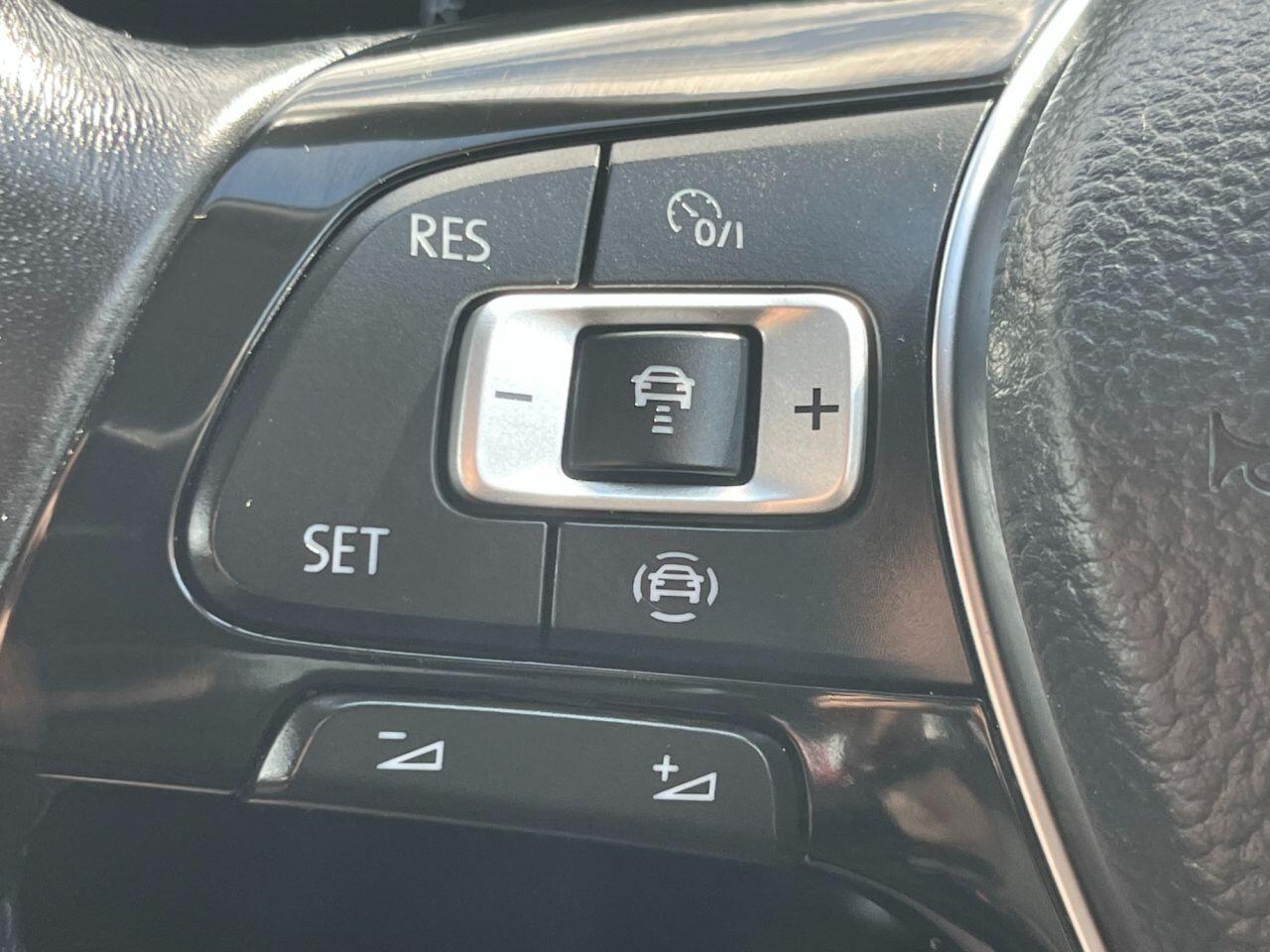 Volkswagen T-Roc view 27