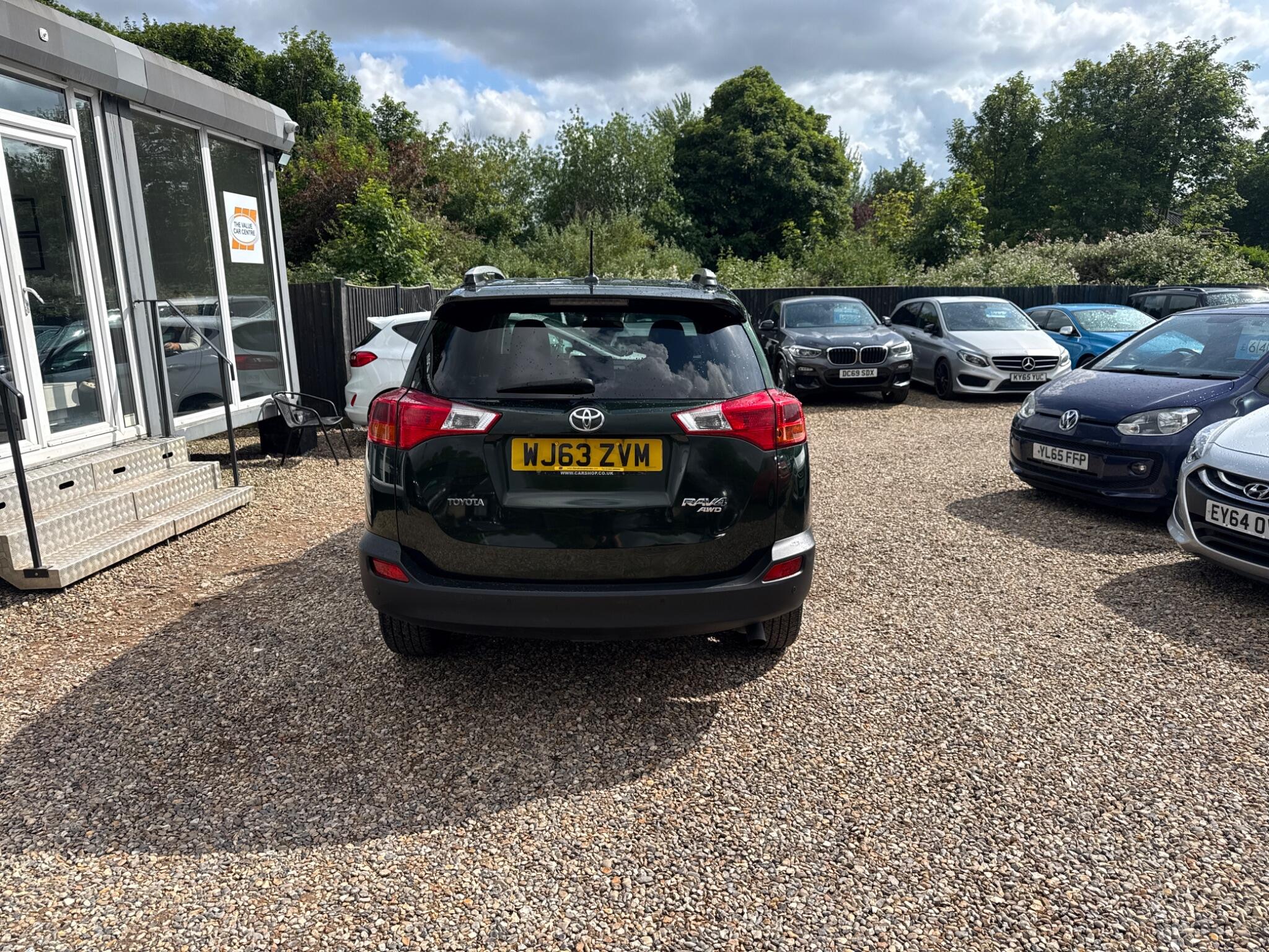 Toyota Rav4 view 4