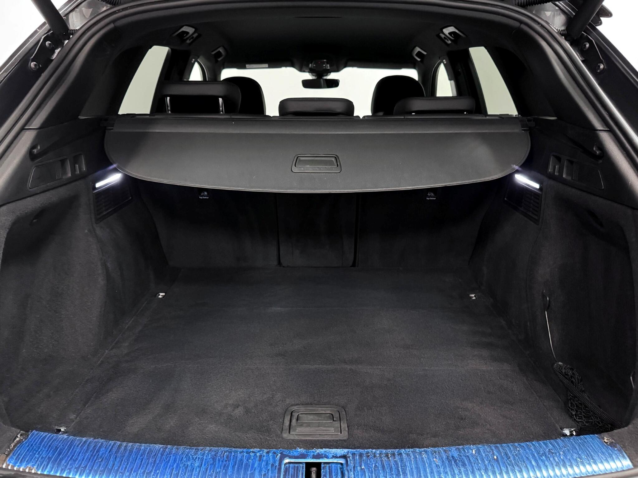 Audi Q5 view 7