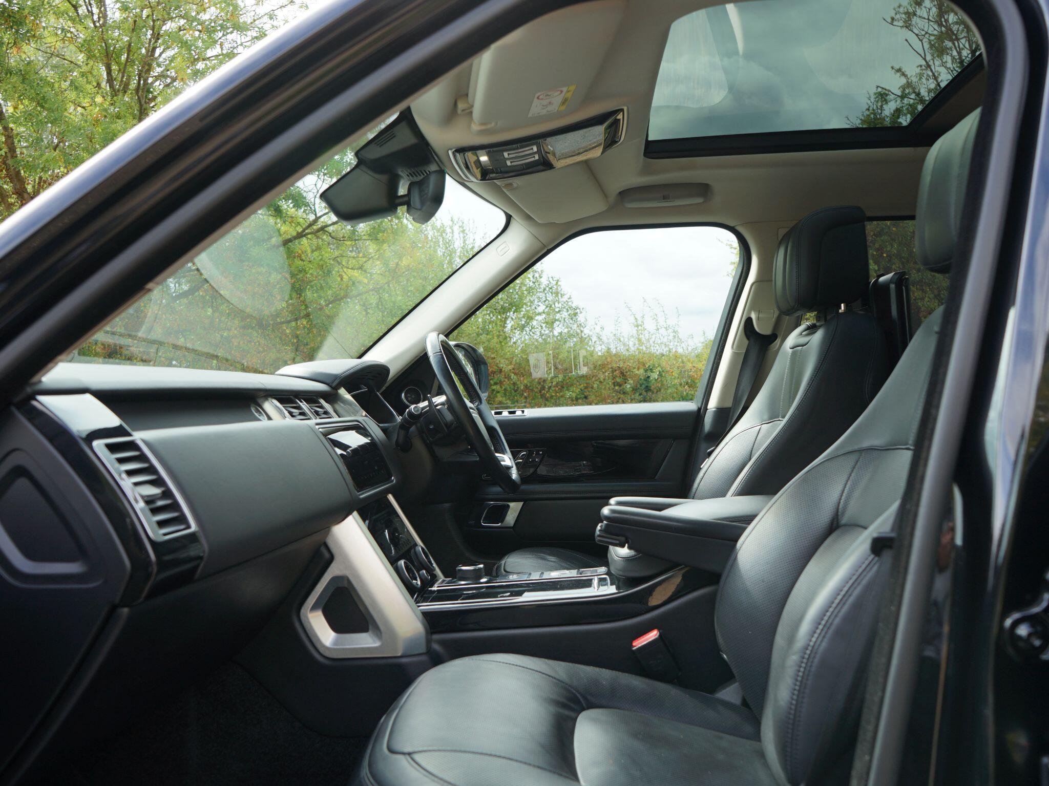 Land Rover Range Rover view 3