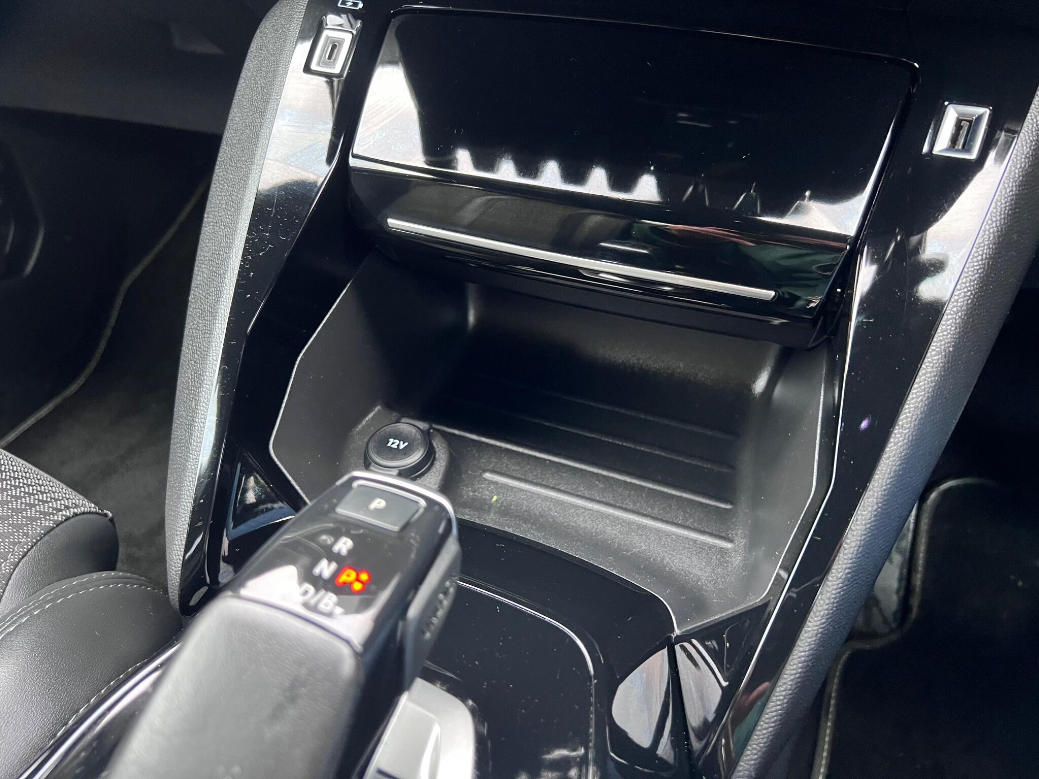 Peugeot E-208 view 25