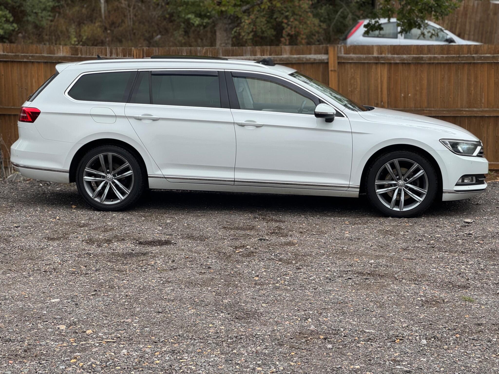Volkswagen Passat view 11