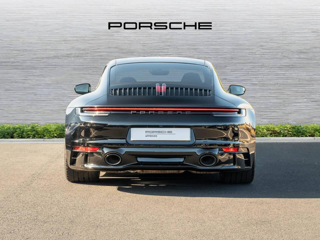 Porsche 911 view 7