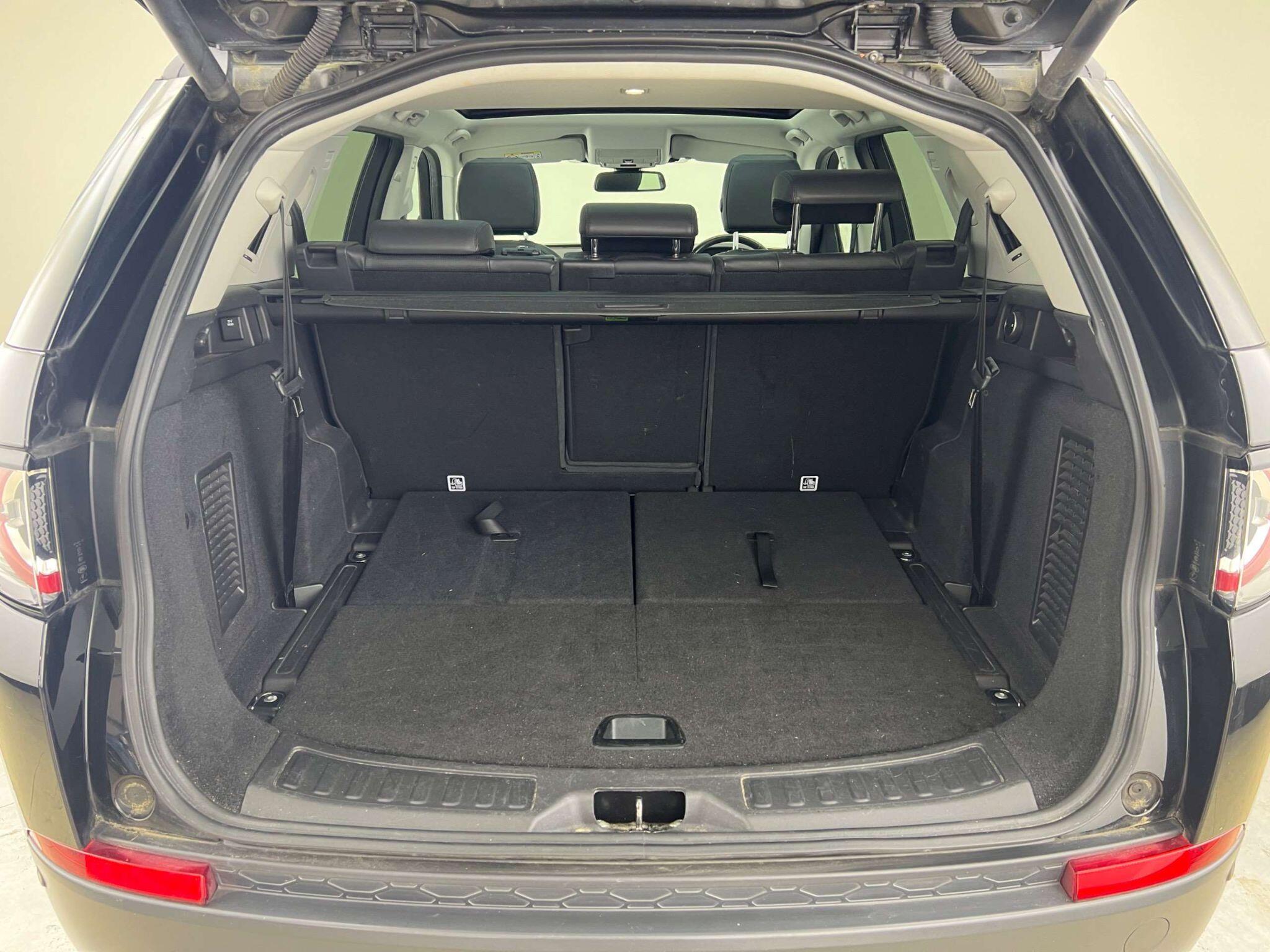 Land Rover Discovery Sport view 41