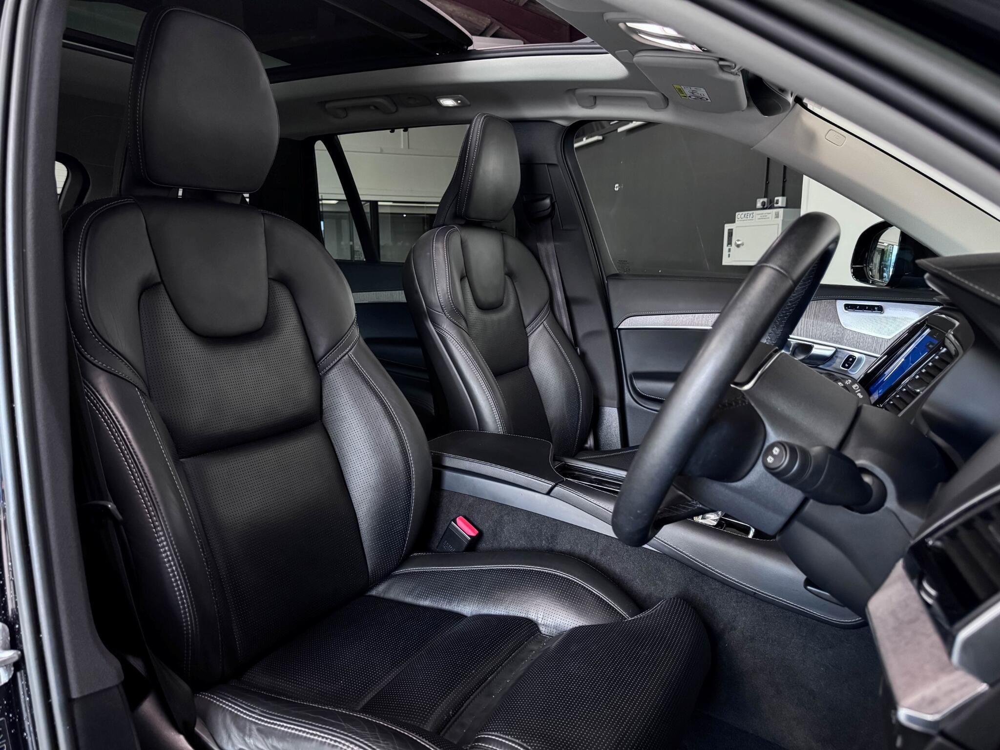 Volvo XC90 view 33