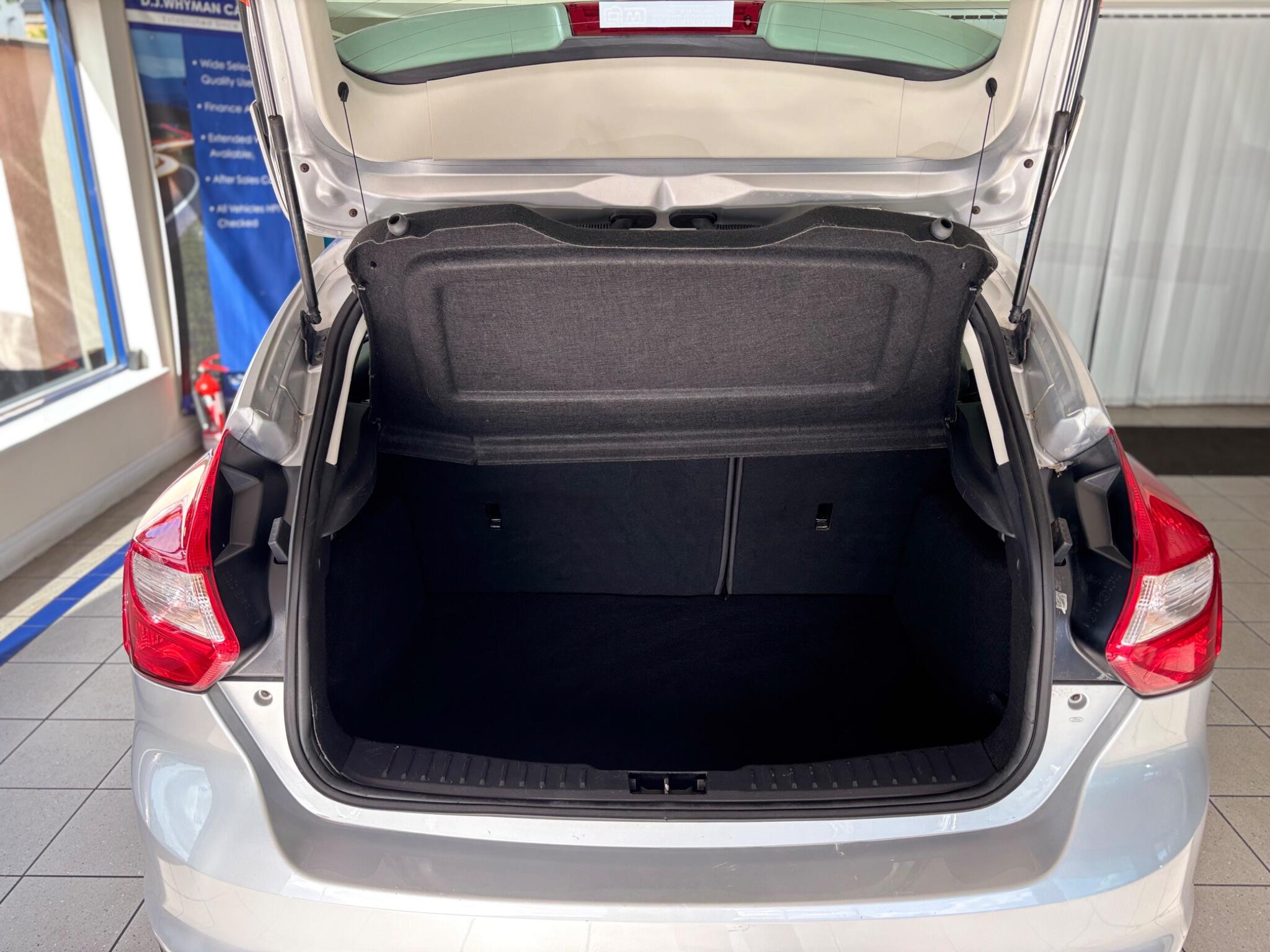 Ford Focus view 19
