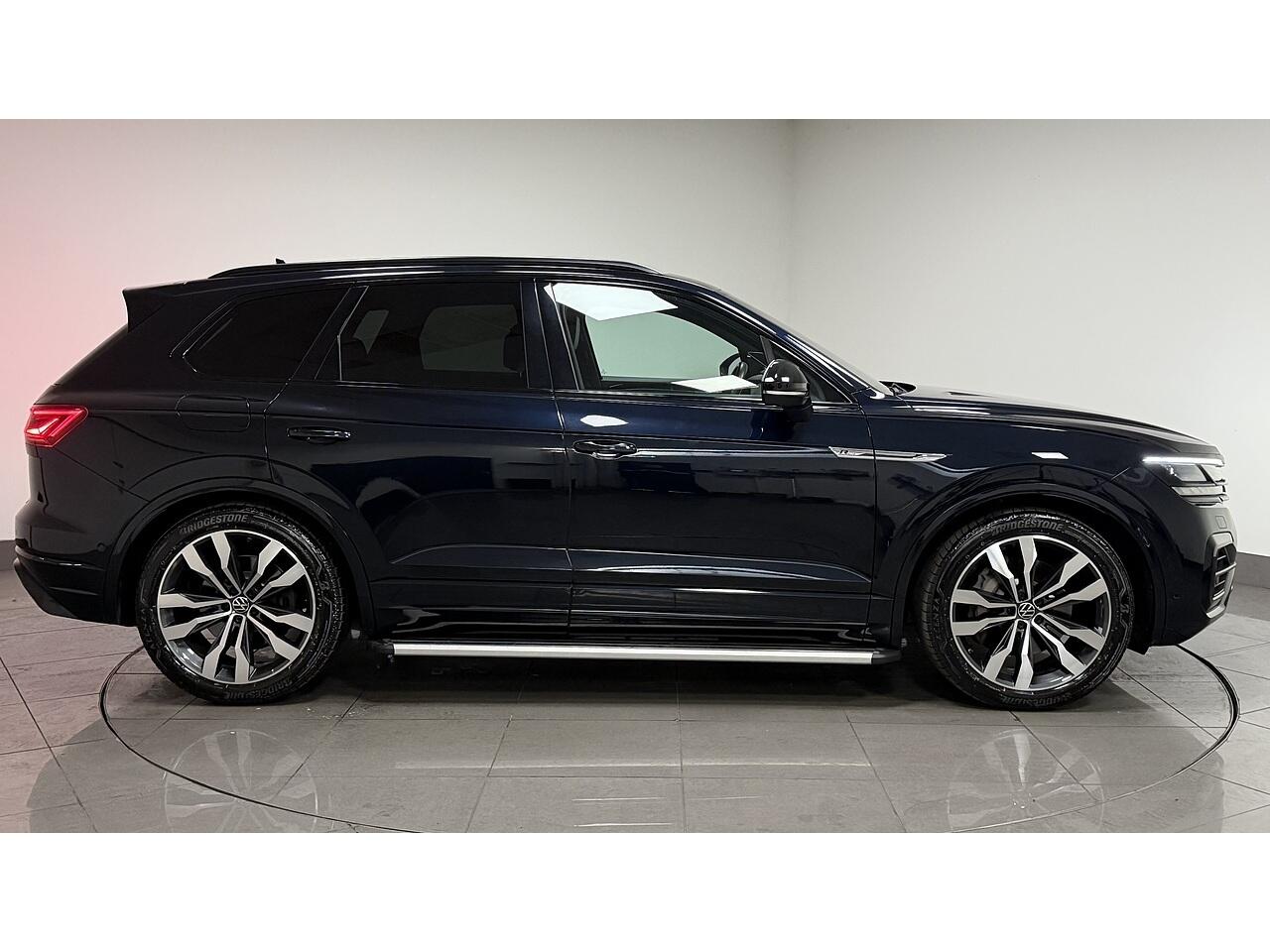 Volkswagen Touareg view 9