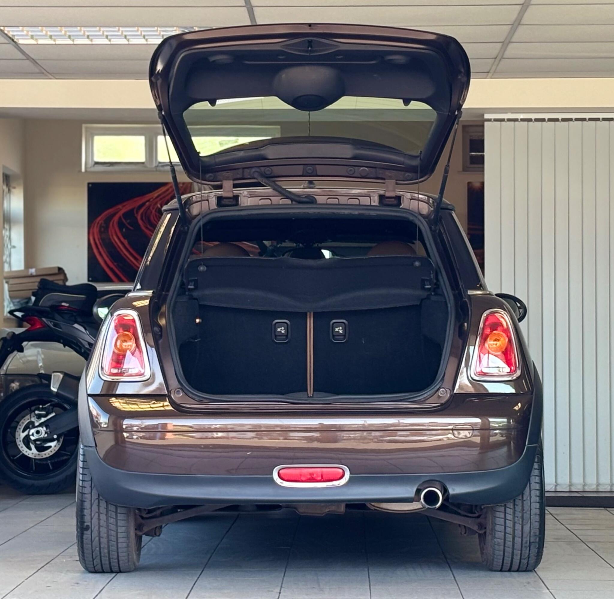 Mini Hatch view 22