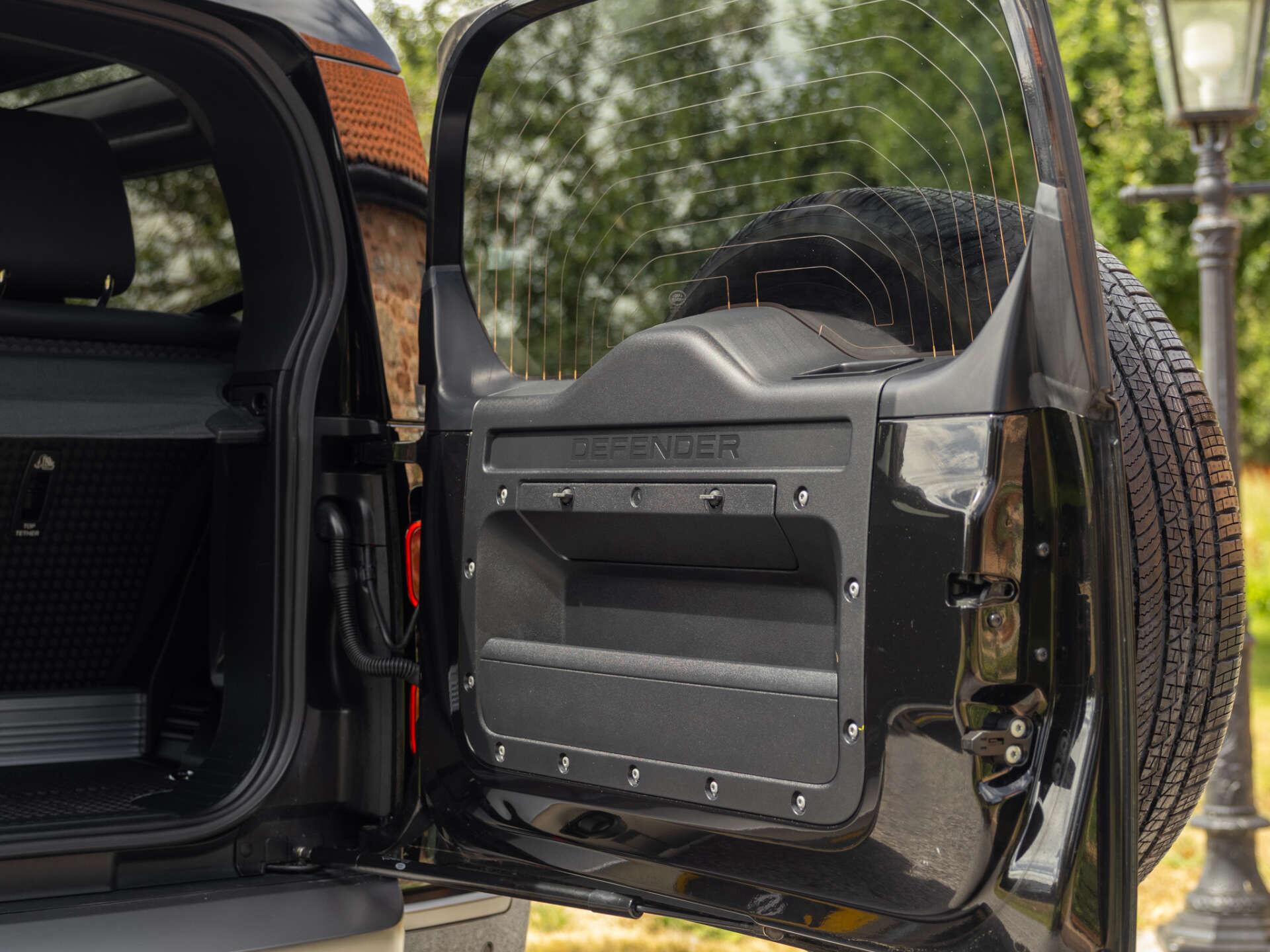 Land Rover Defender view 22