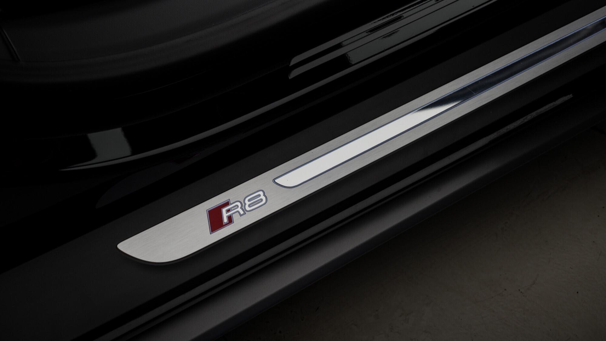 Audi R8 view 17