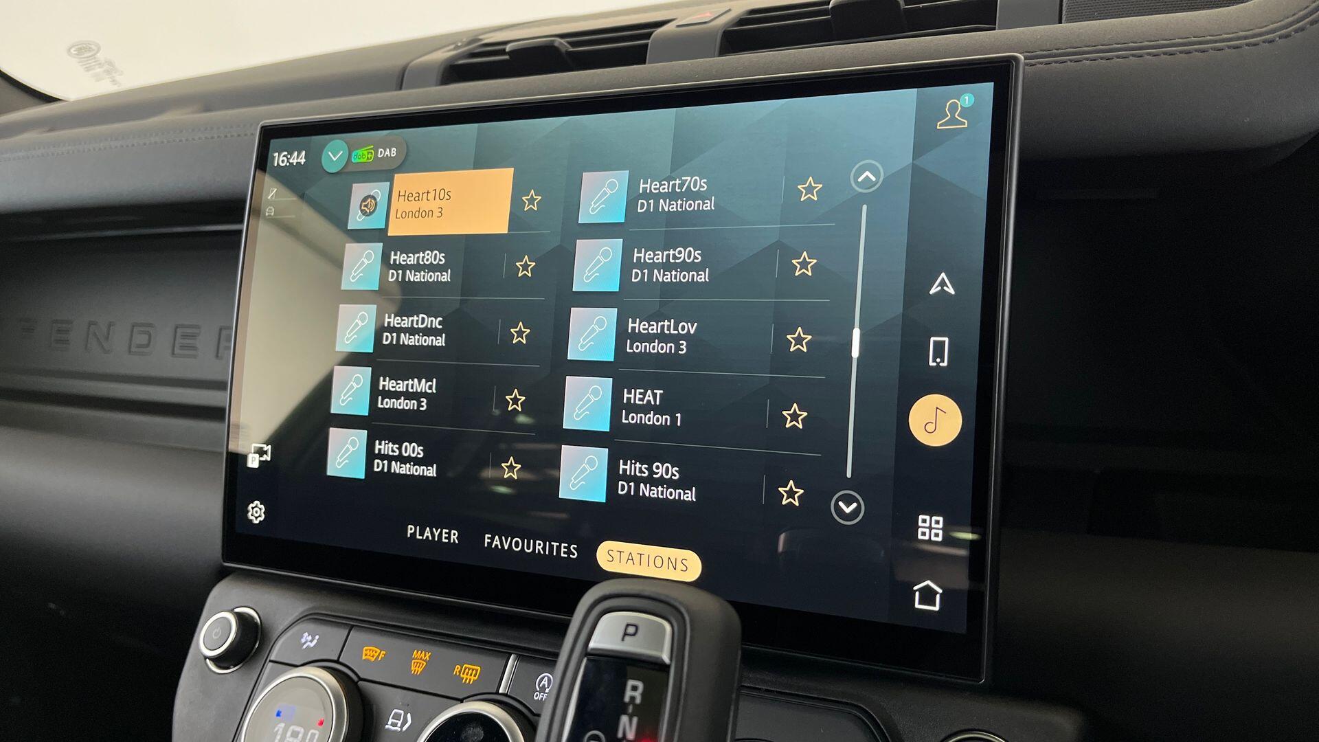 Land Rover Defender view 41