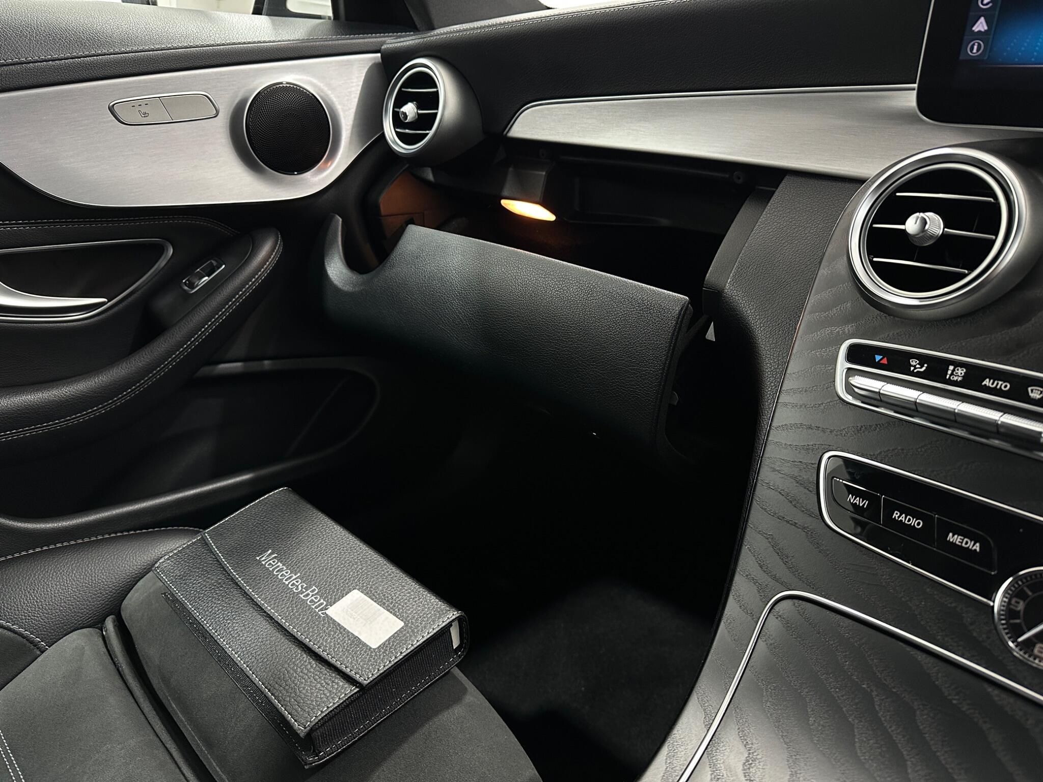 Mercedes-Benz C-Class view 30