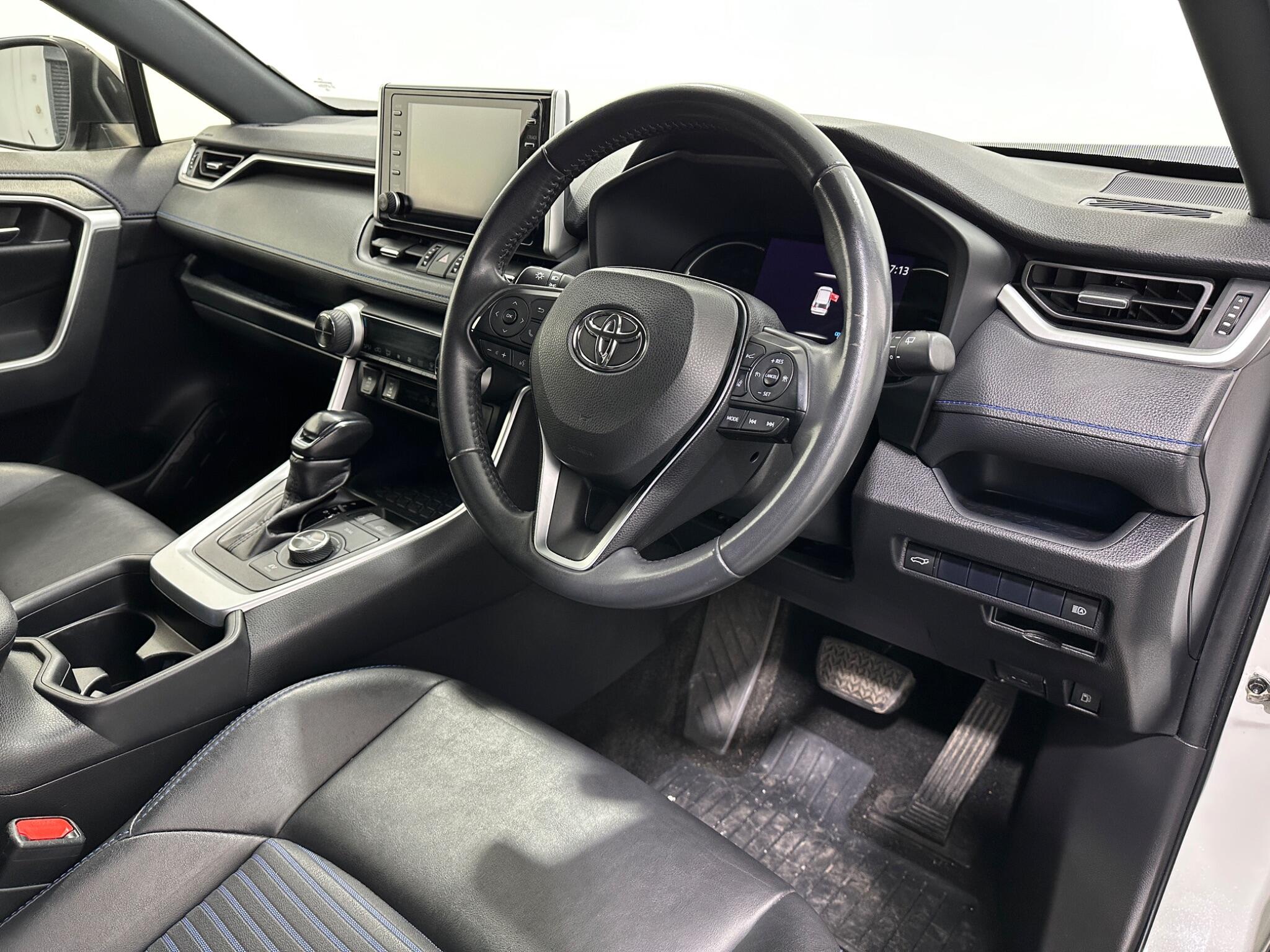 Toyota Rav4 view 11