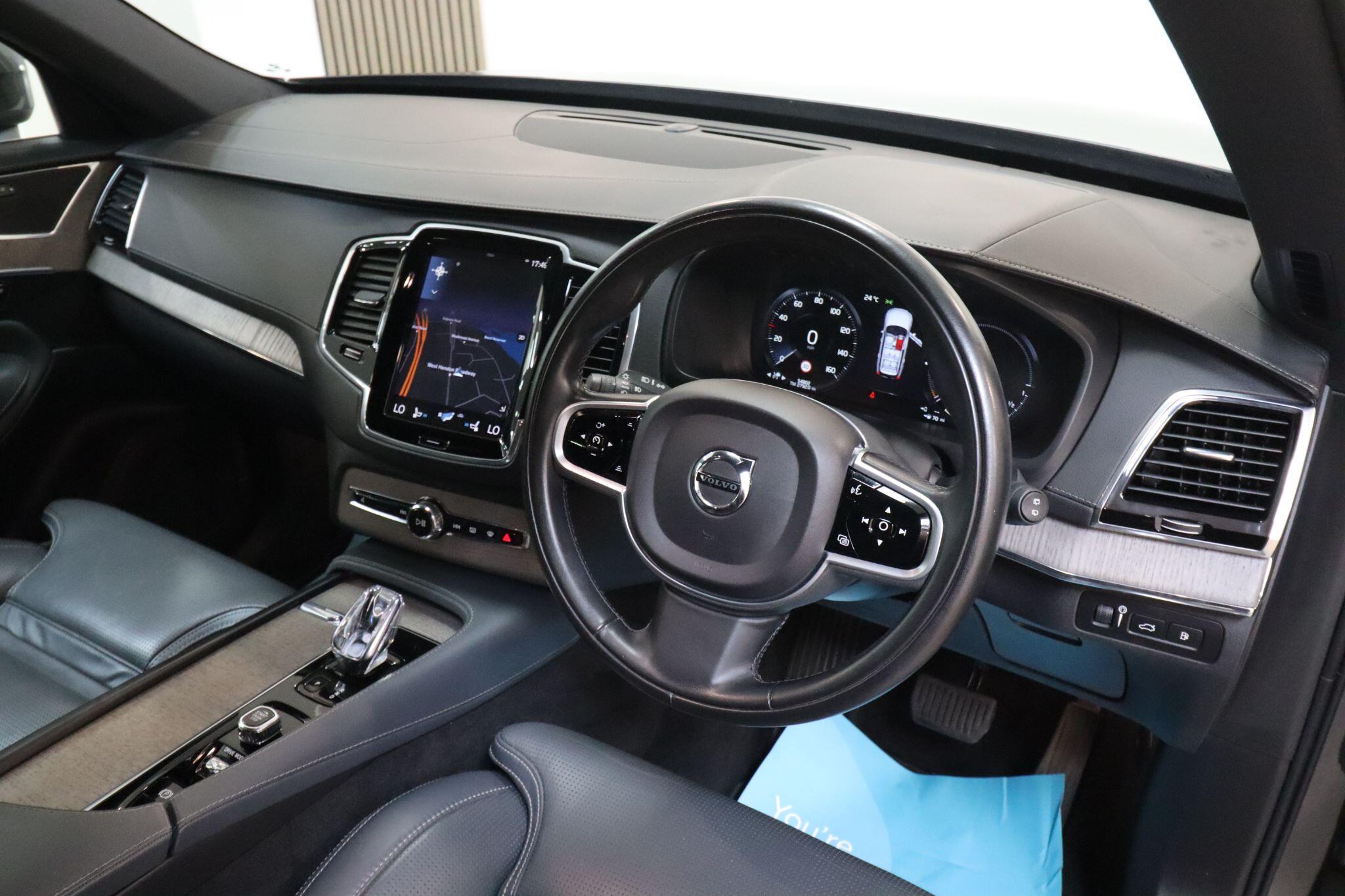 Volvo XC90 view 16
