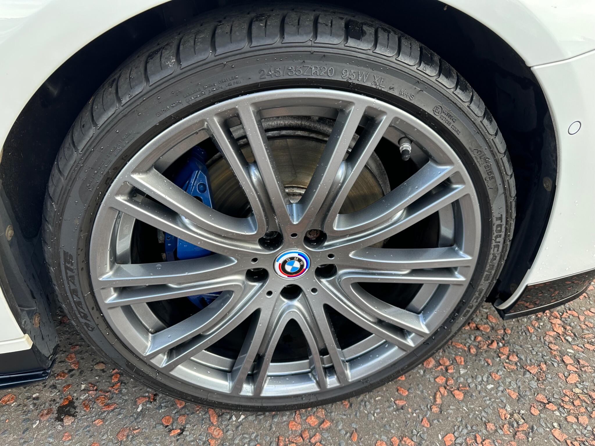 BMW 5 Series view 17