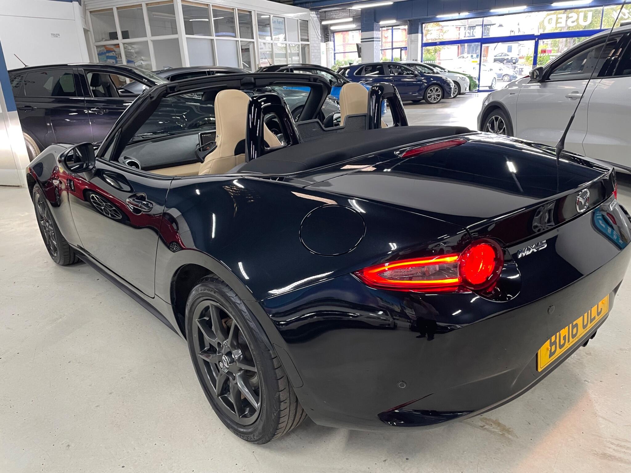 Mazda MX-5 view 6