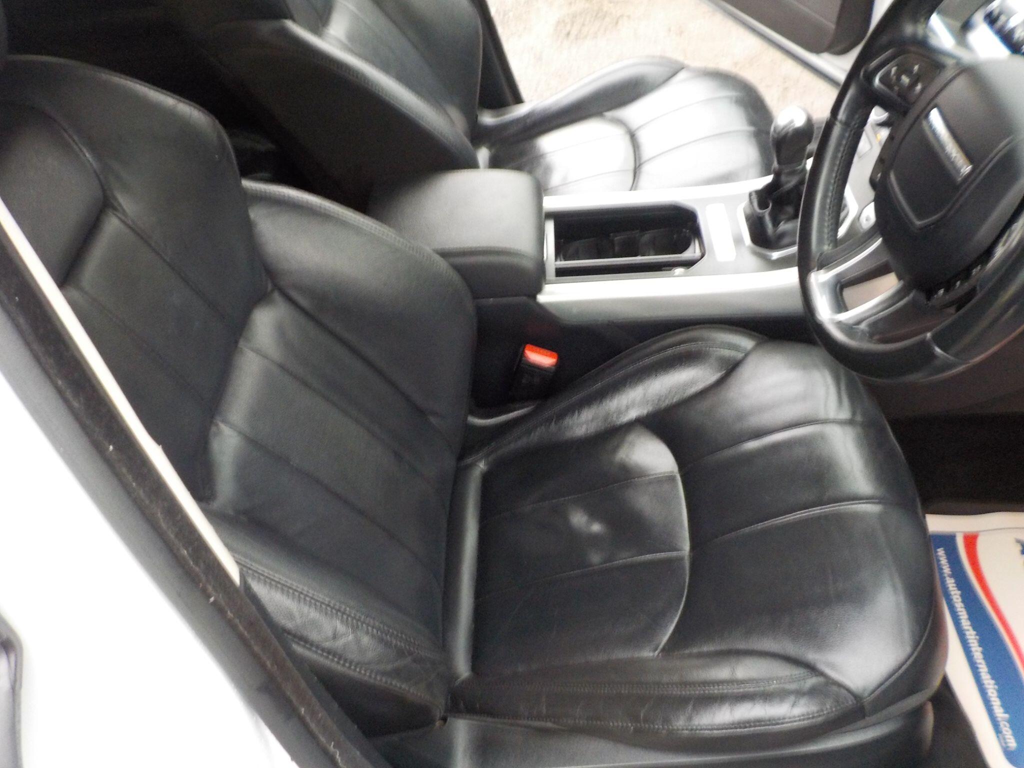 Land Rover Range Rover Evoque 2.0 eD4 SE FWD Euro 6 (s/s) 5dr