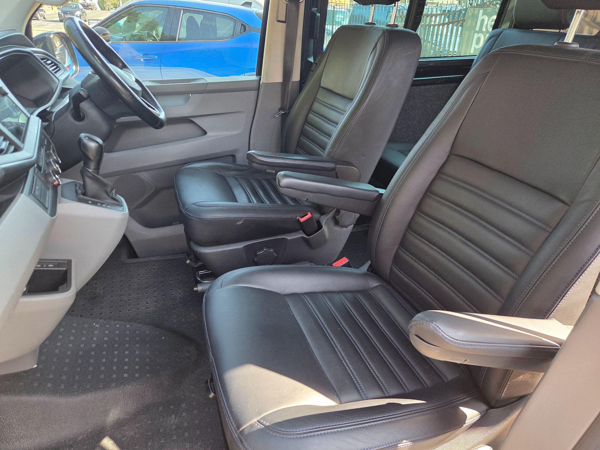 Volkswagen Transporter view 15