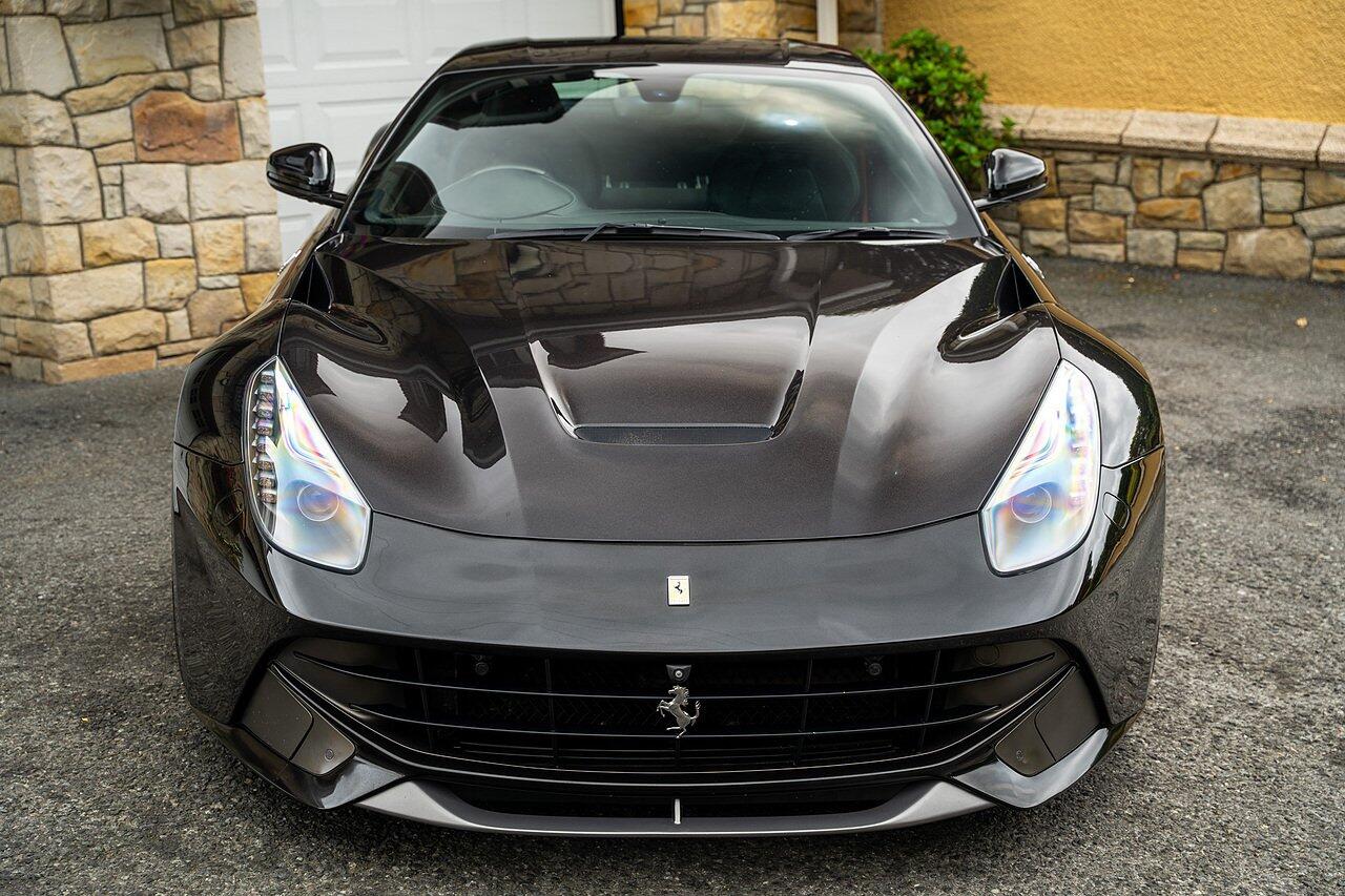 Ferrari F12 view 40