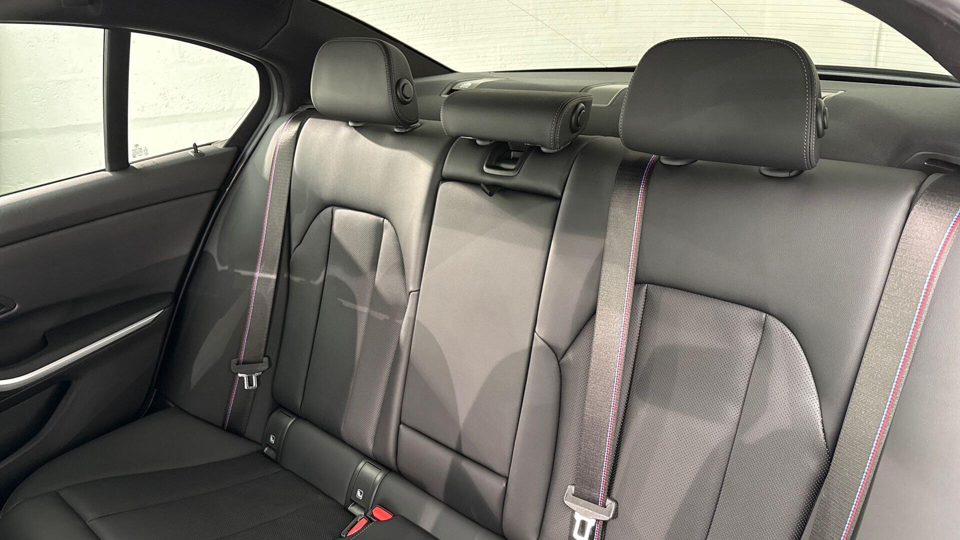 BMW 3 Series view 12