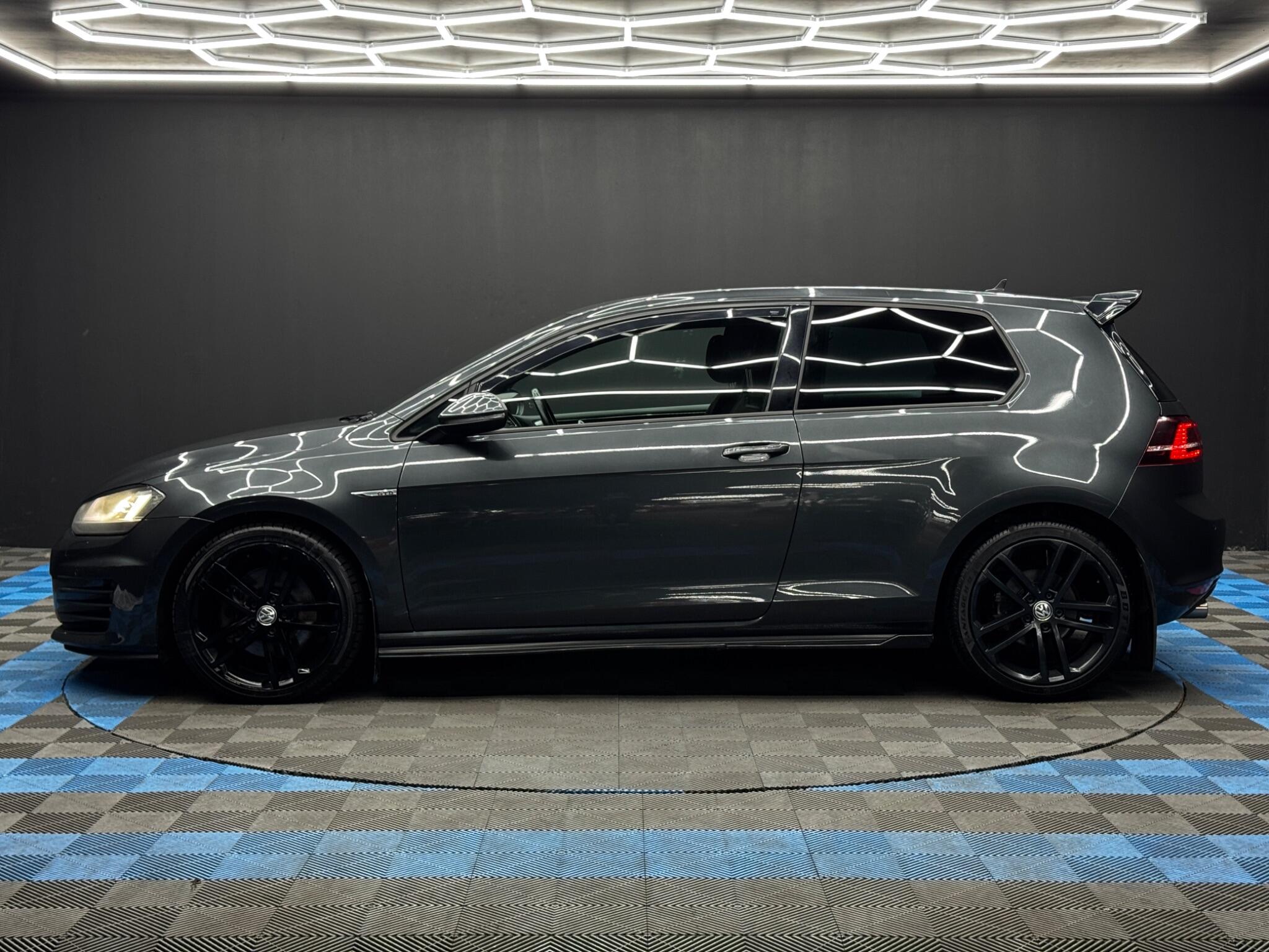 Volkswagen Golf view 8