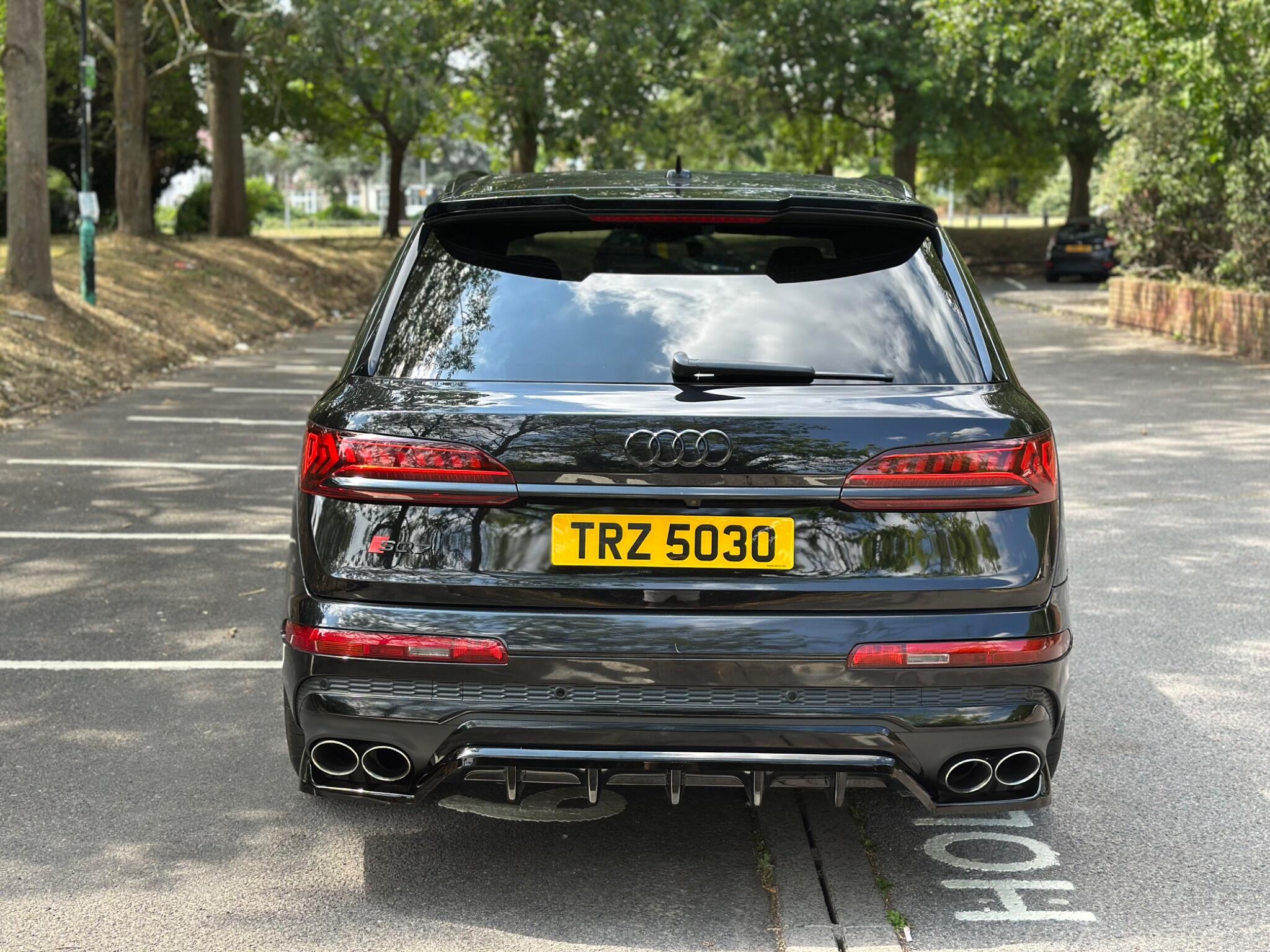 Audi SQ7 view 6