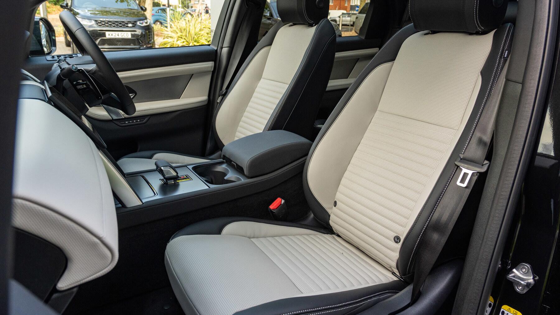 Land Rover Discovery Sport view 59