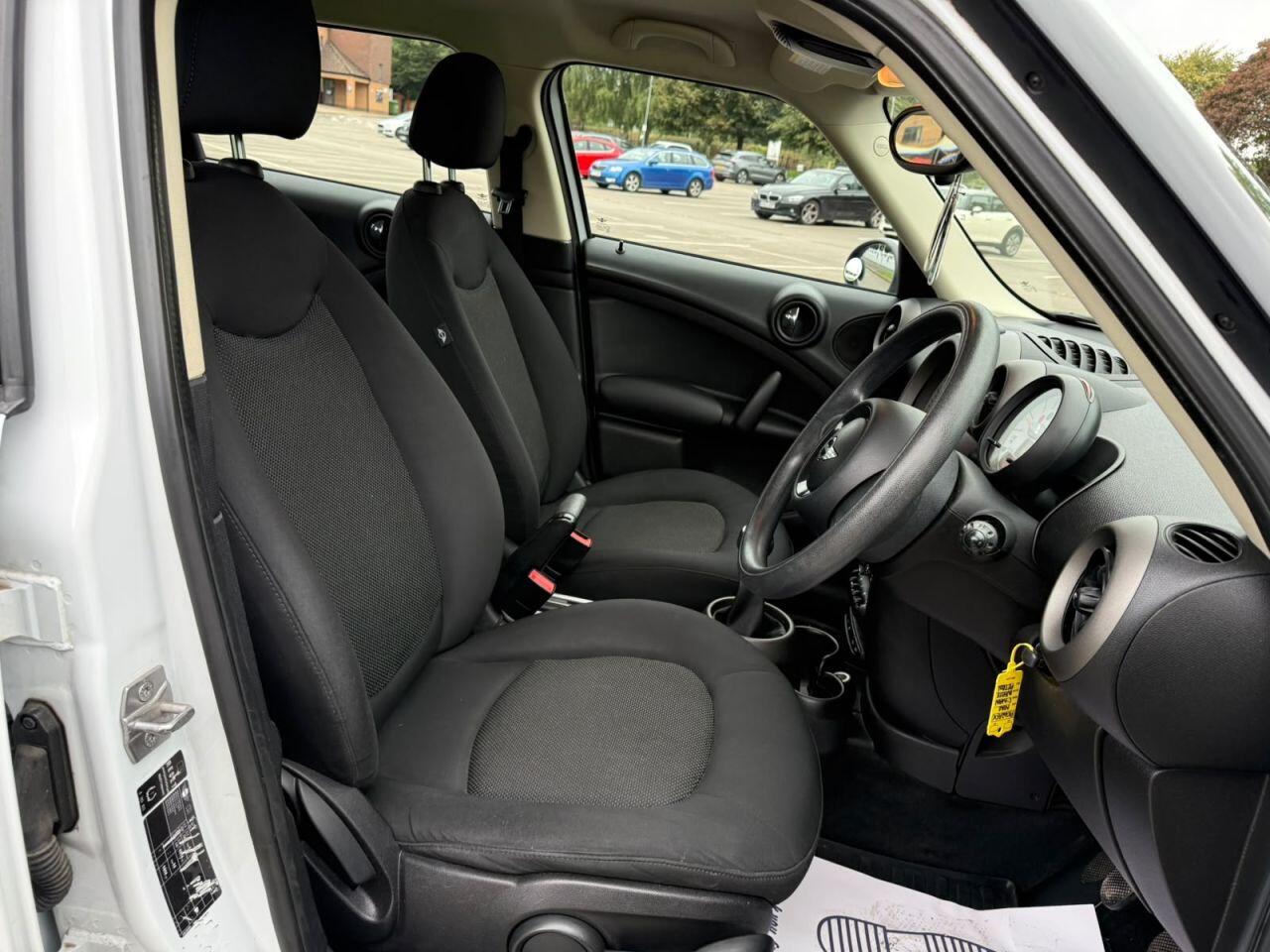 Mini Countryman view 3
