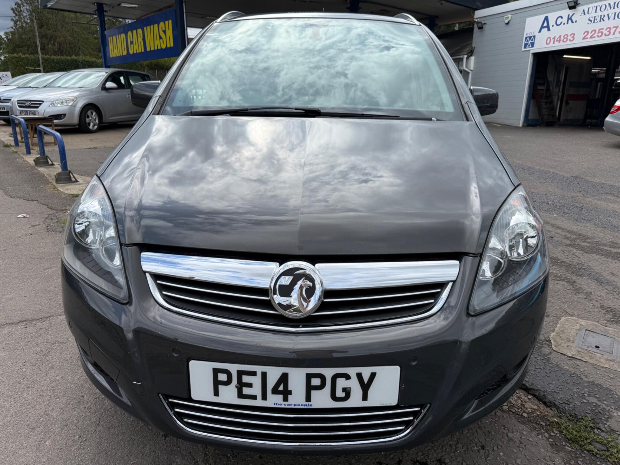 Vauxhall Zafira view 2