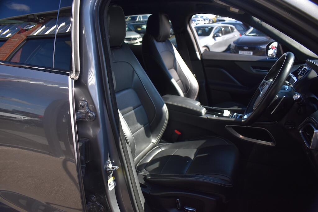 Jaguar F-Pace view 9
