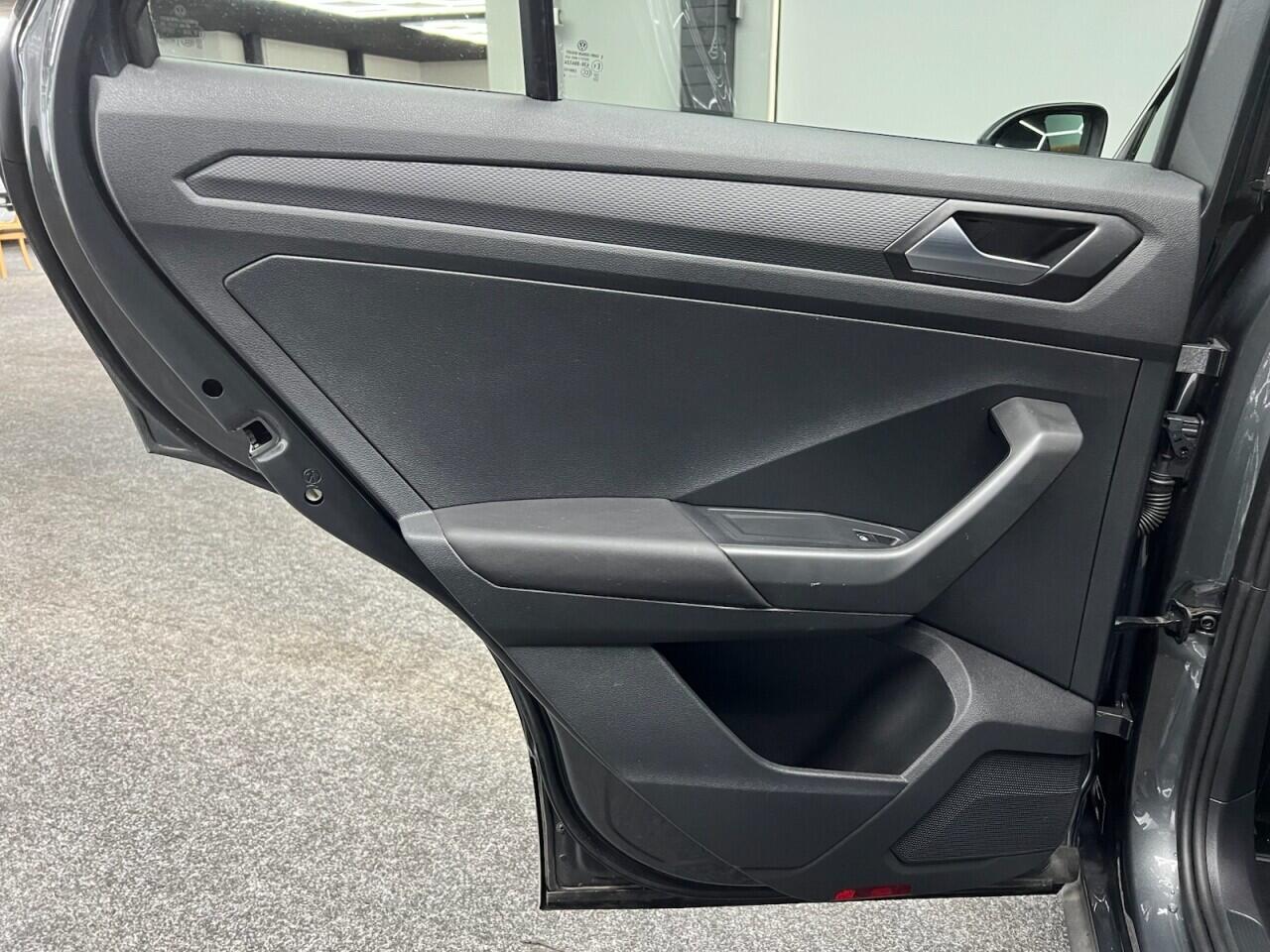 Volkswagen T-Roc view 43