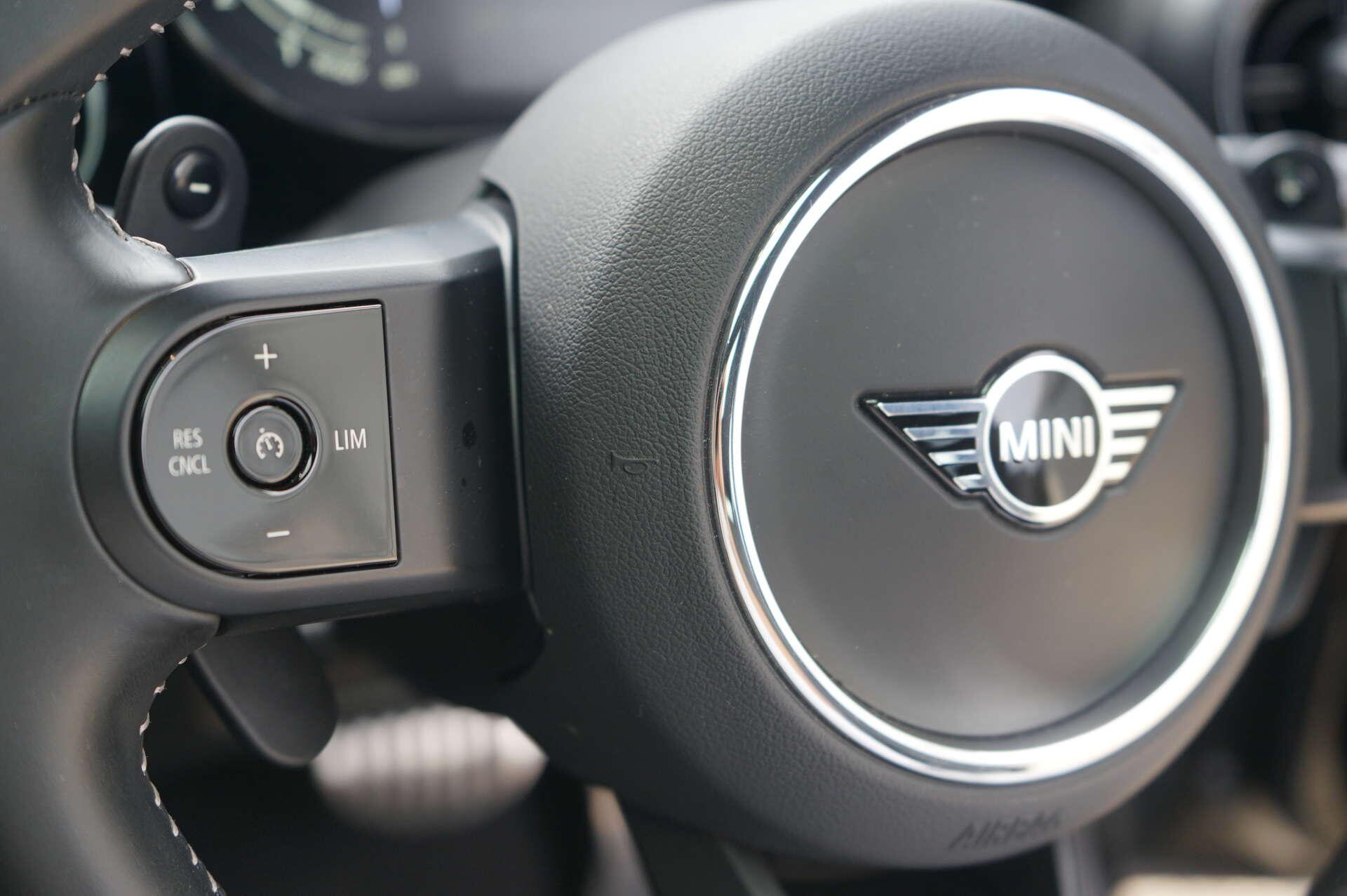 Mini Hatch view 16