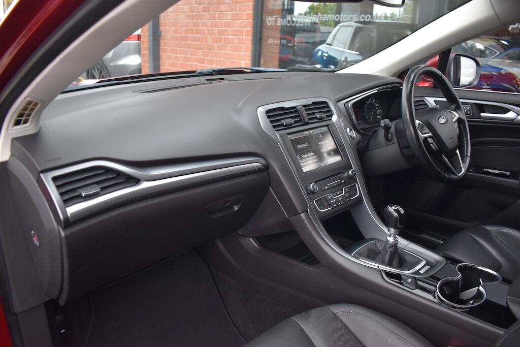 Ford Mondeo view 36