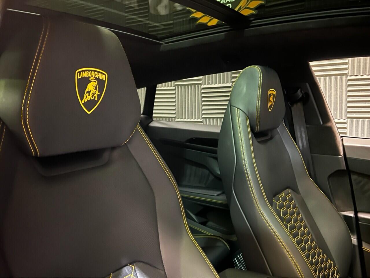 Lamborghini Urus view 7