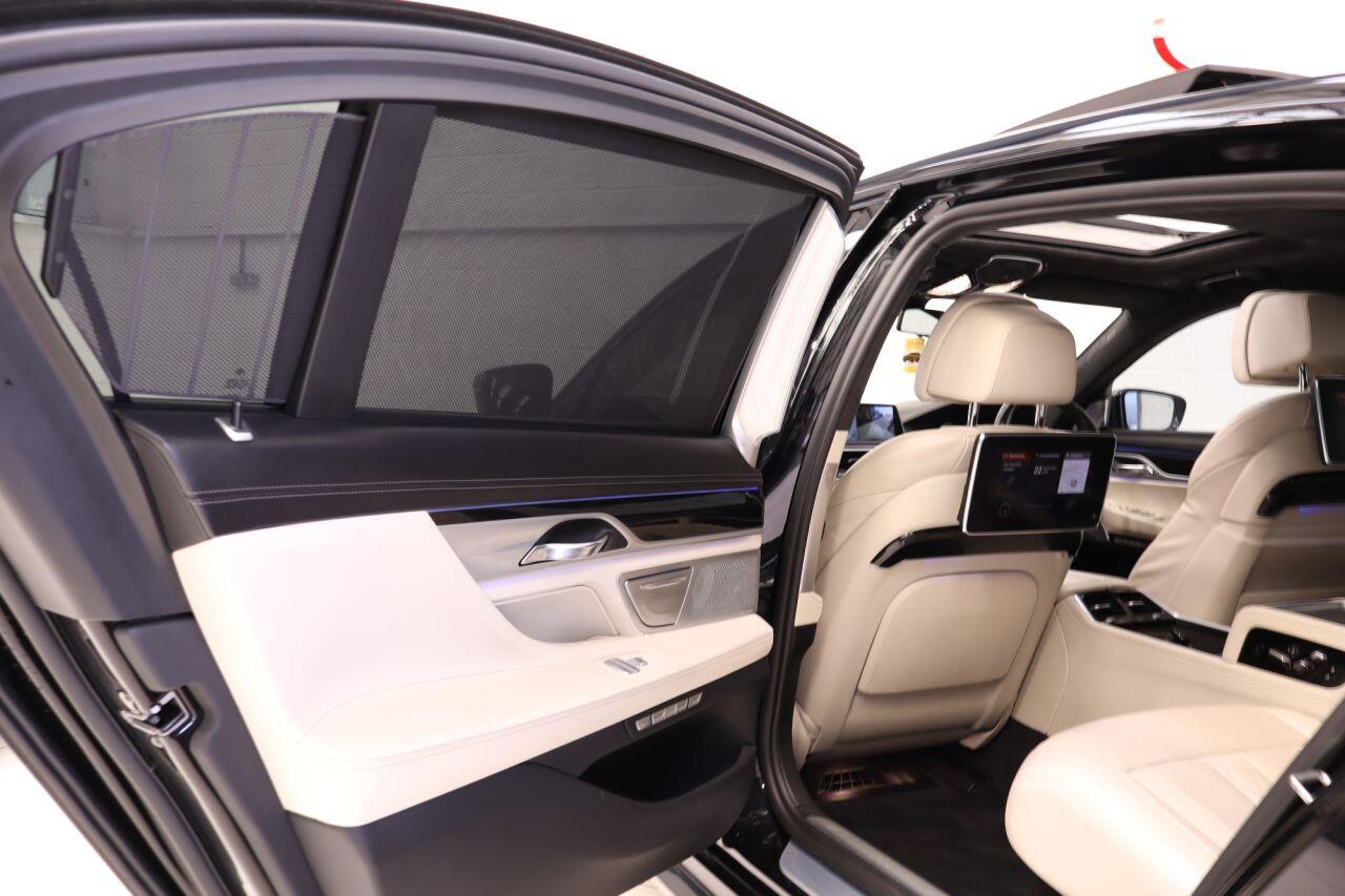 BMW 7 Series view 27