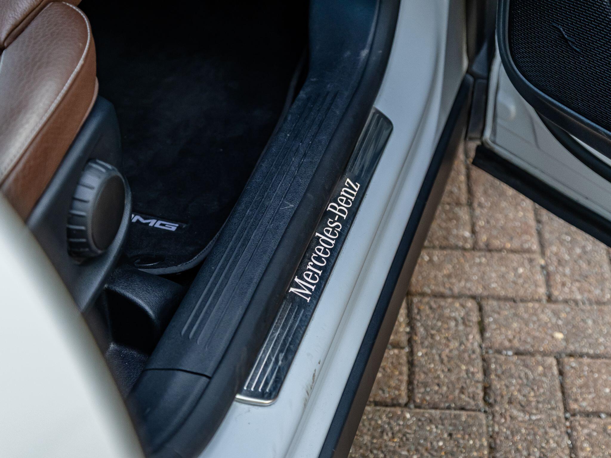 Mercedes-Benz GLA view 35
