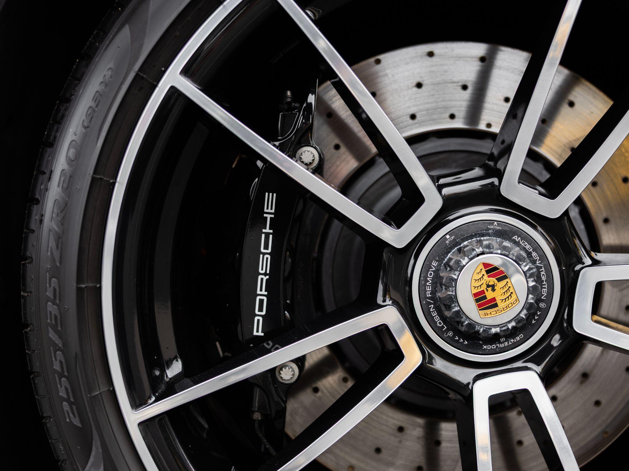 Porsche 911 view 14