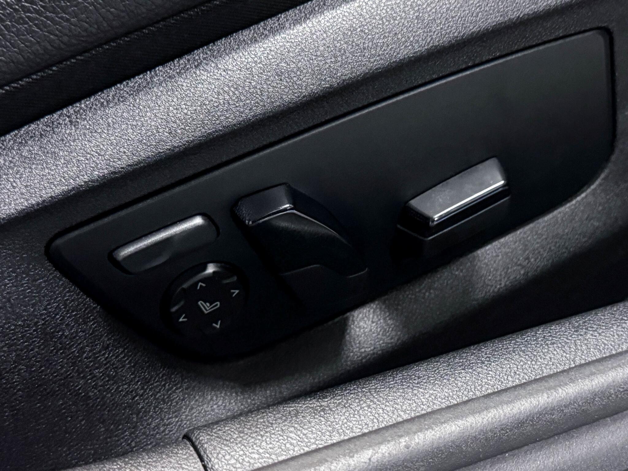 BMW 5 Series view 23