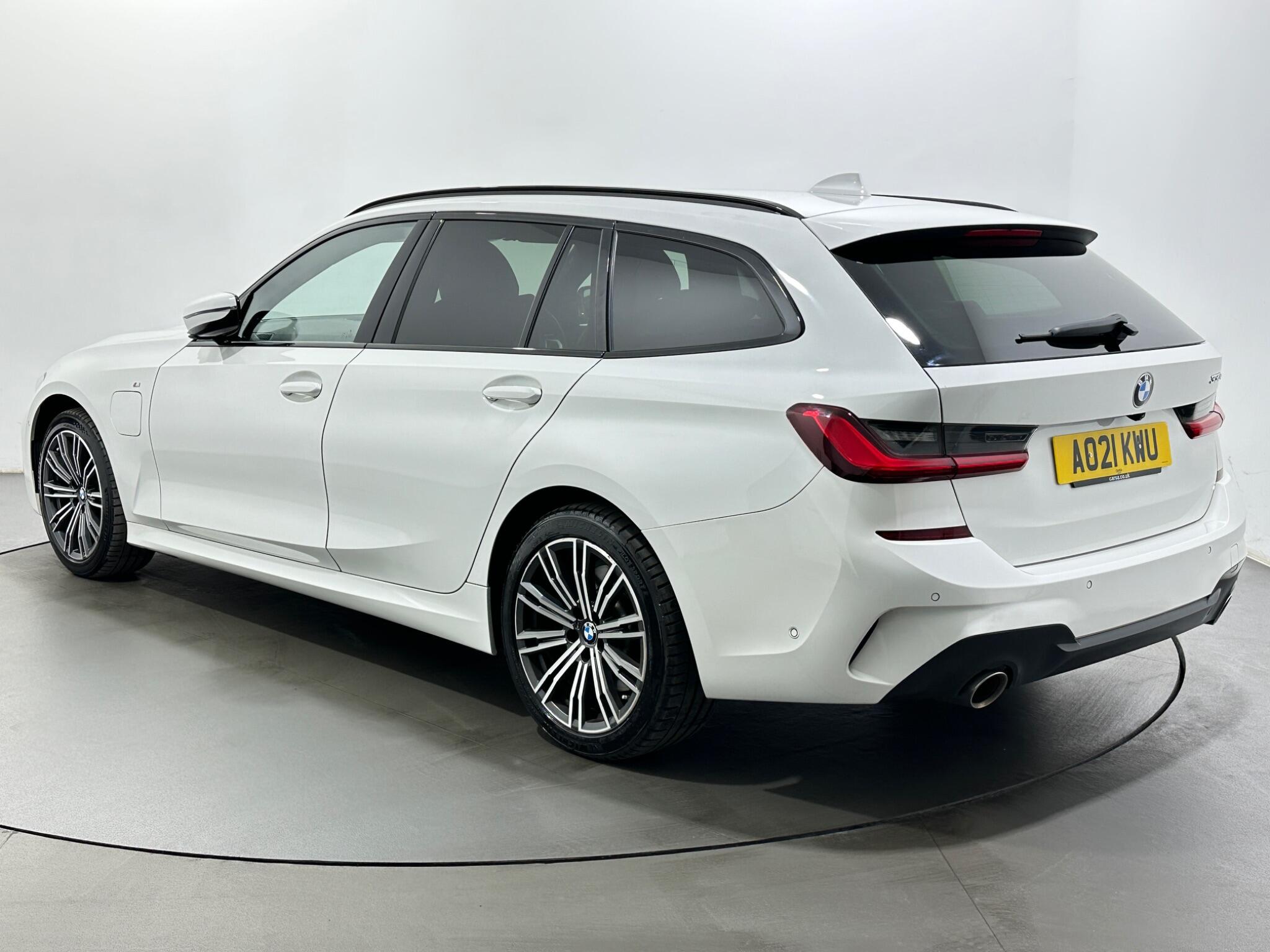 BMW 3 Series view 6